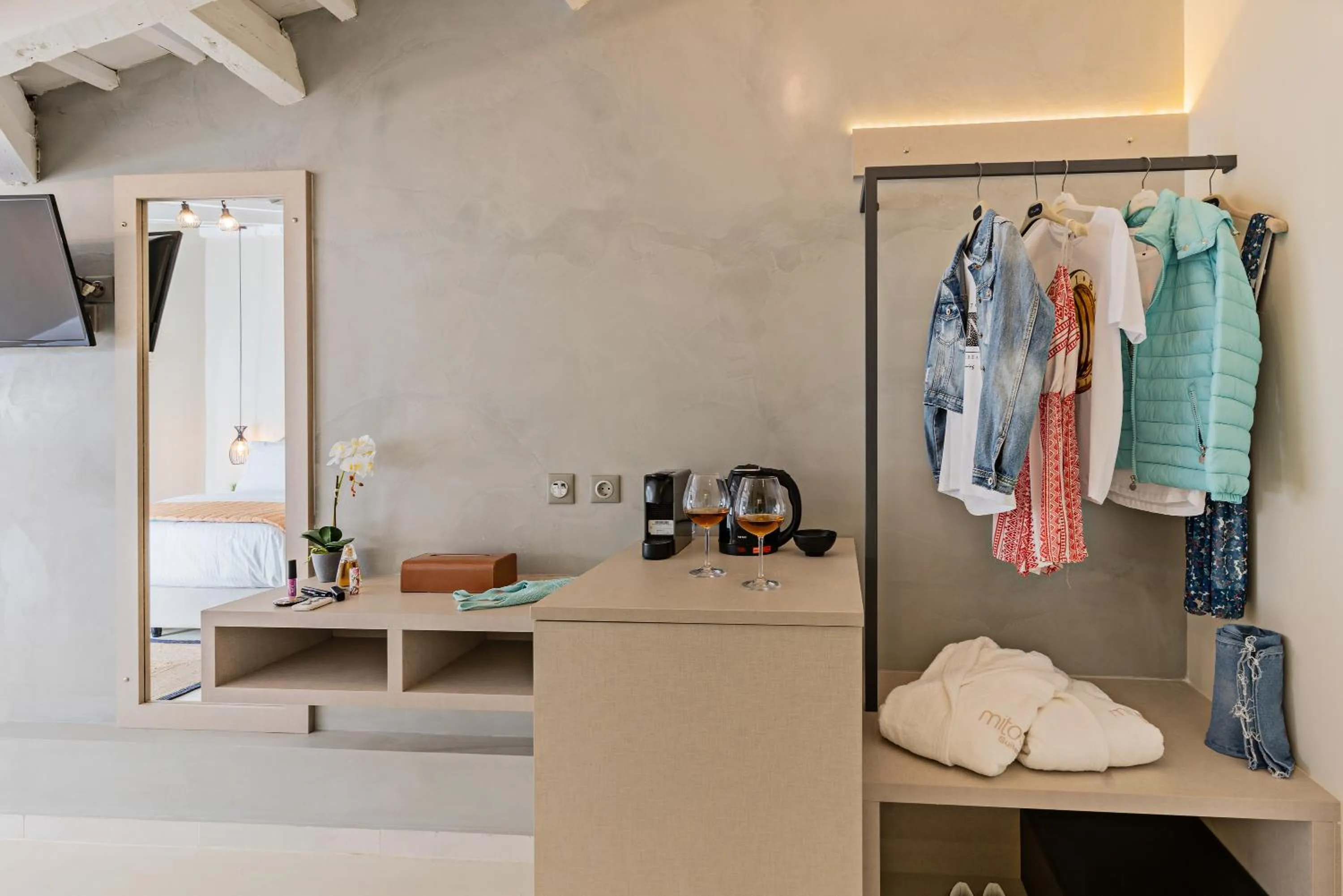 Coffee/tea facilities in Mitos-Suites