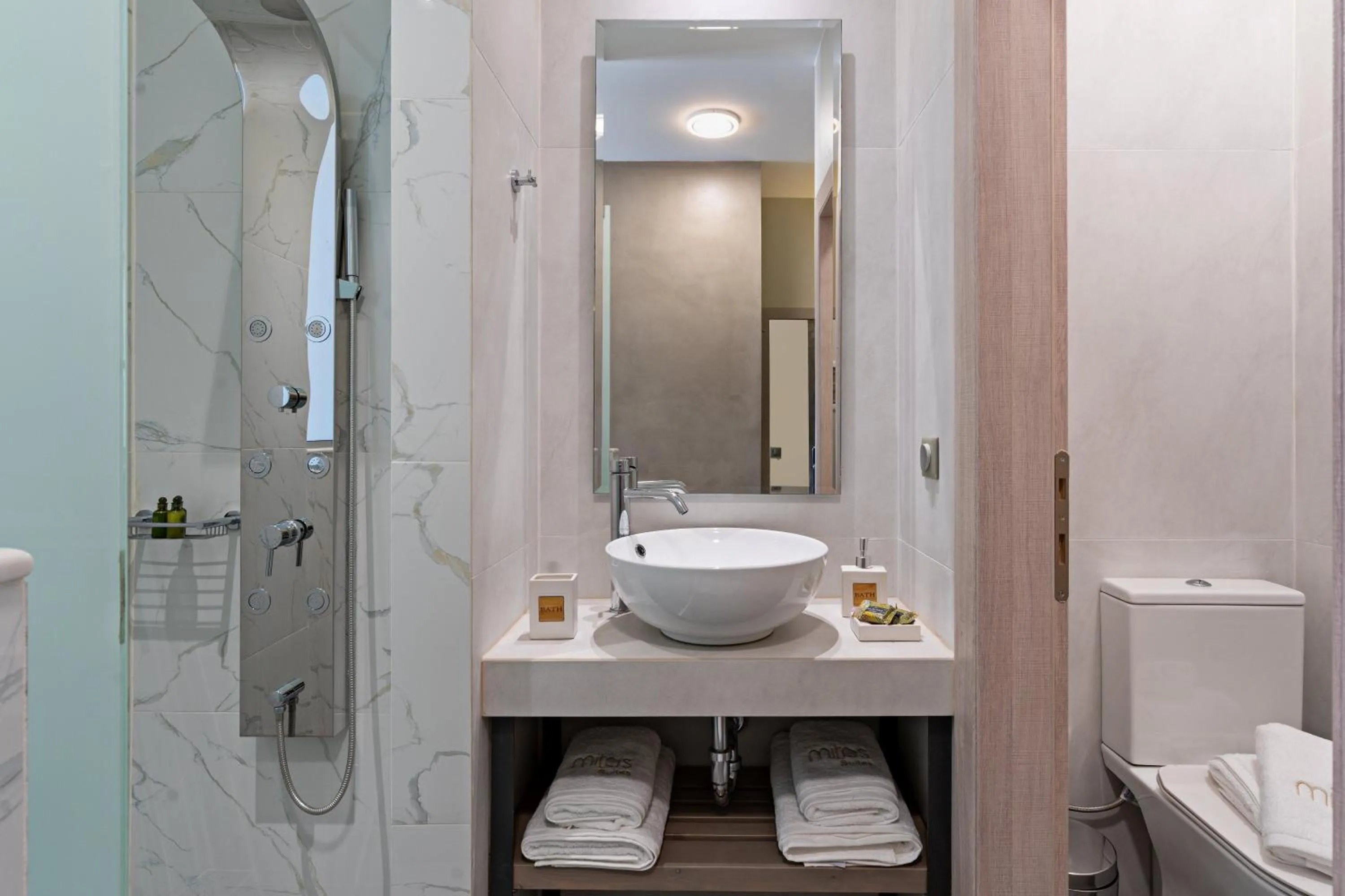 Toilet in Mitos-Suites