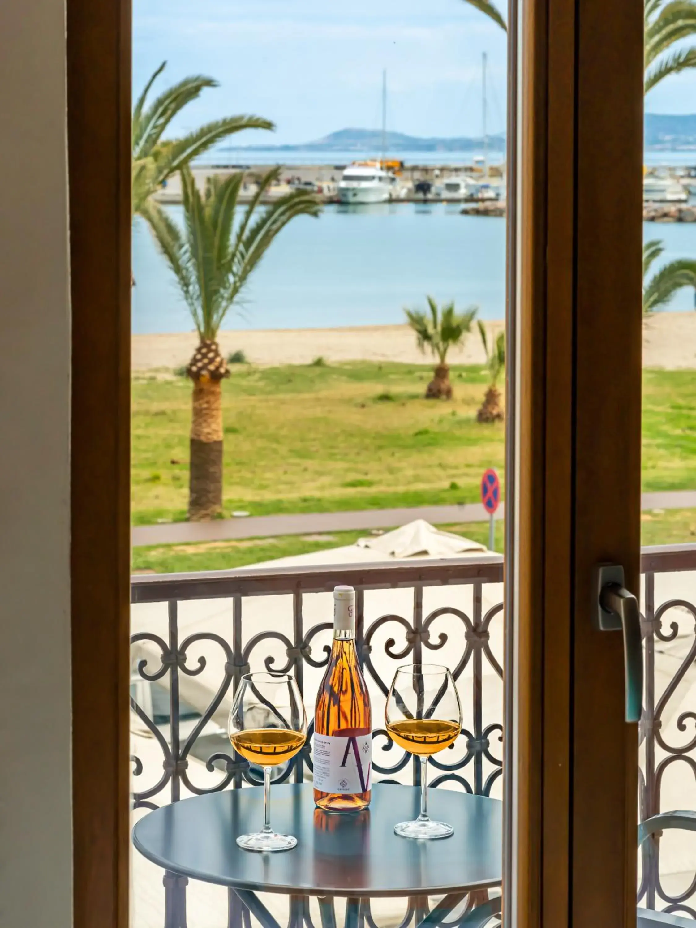 Deluxe Double Room with Balcony and Sea View in Mitos-Suites Deluxe Double Room with Balcony and Sea View in Mitos-Suites