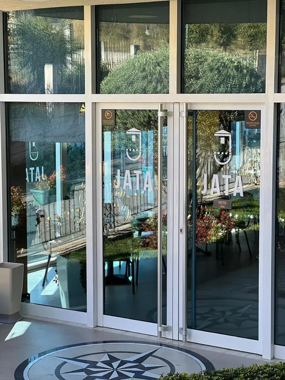 Restaurant/places to eat in Jata Hotel Restaurant/places to eat in Jata Hotel