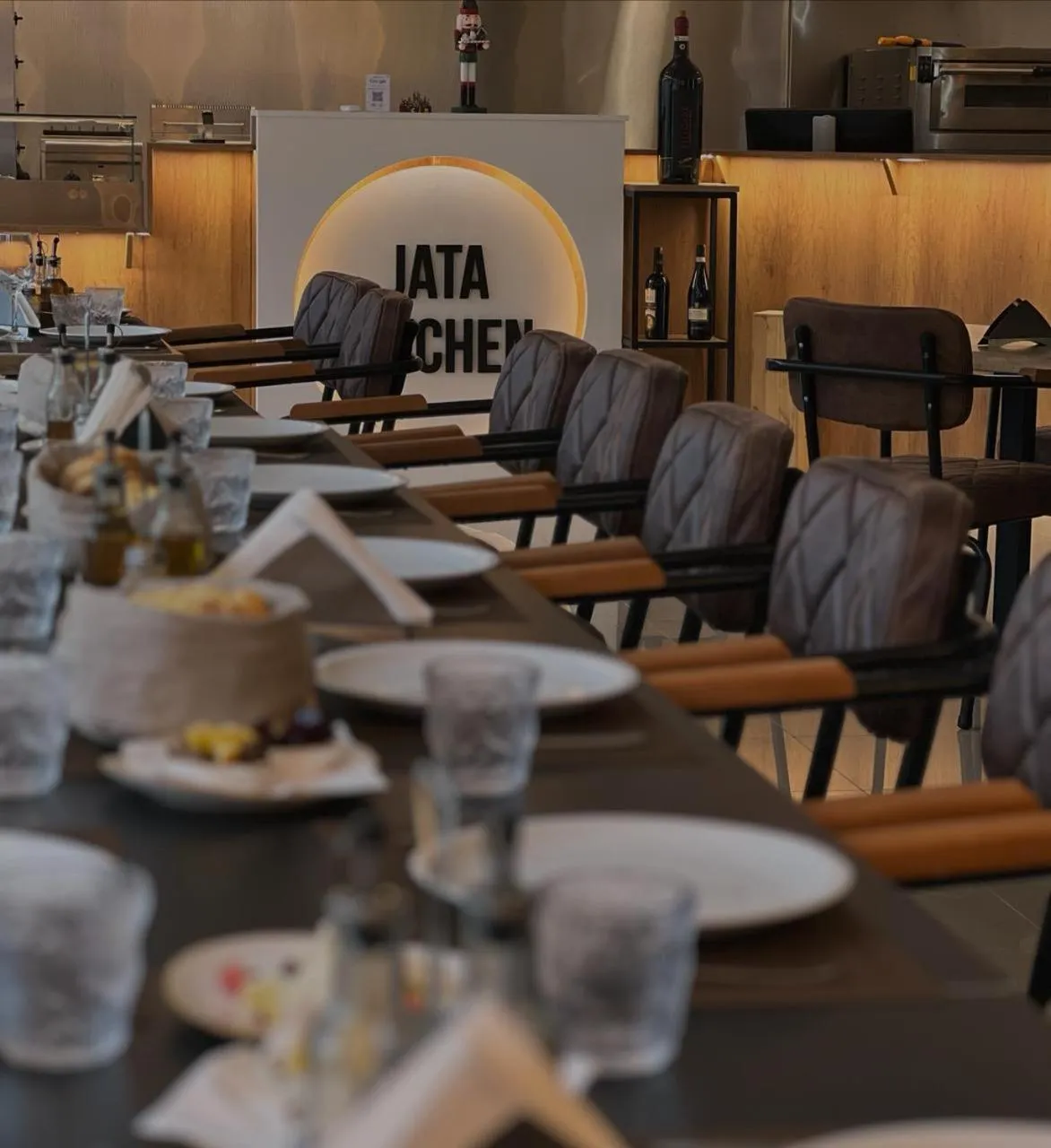 Restaurant/places to eat in Jata Hotel
