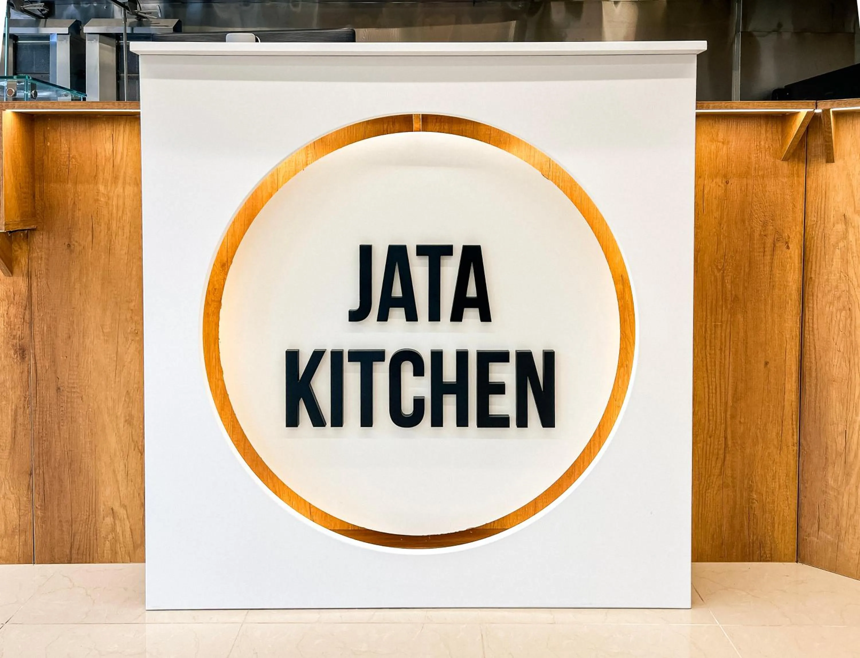 Restaurant/places to eat in Jata Hotel