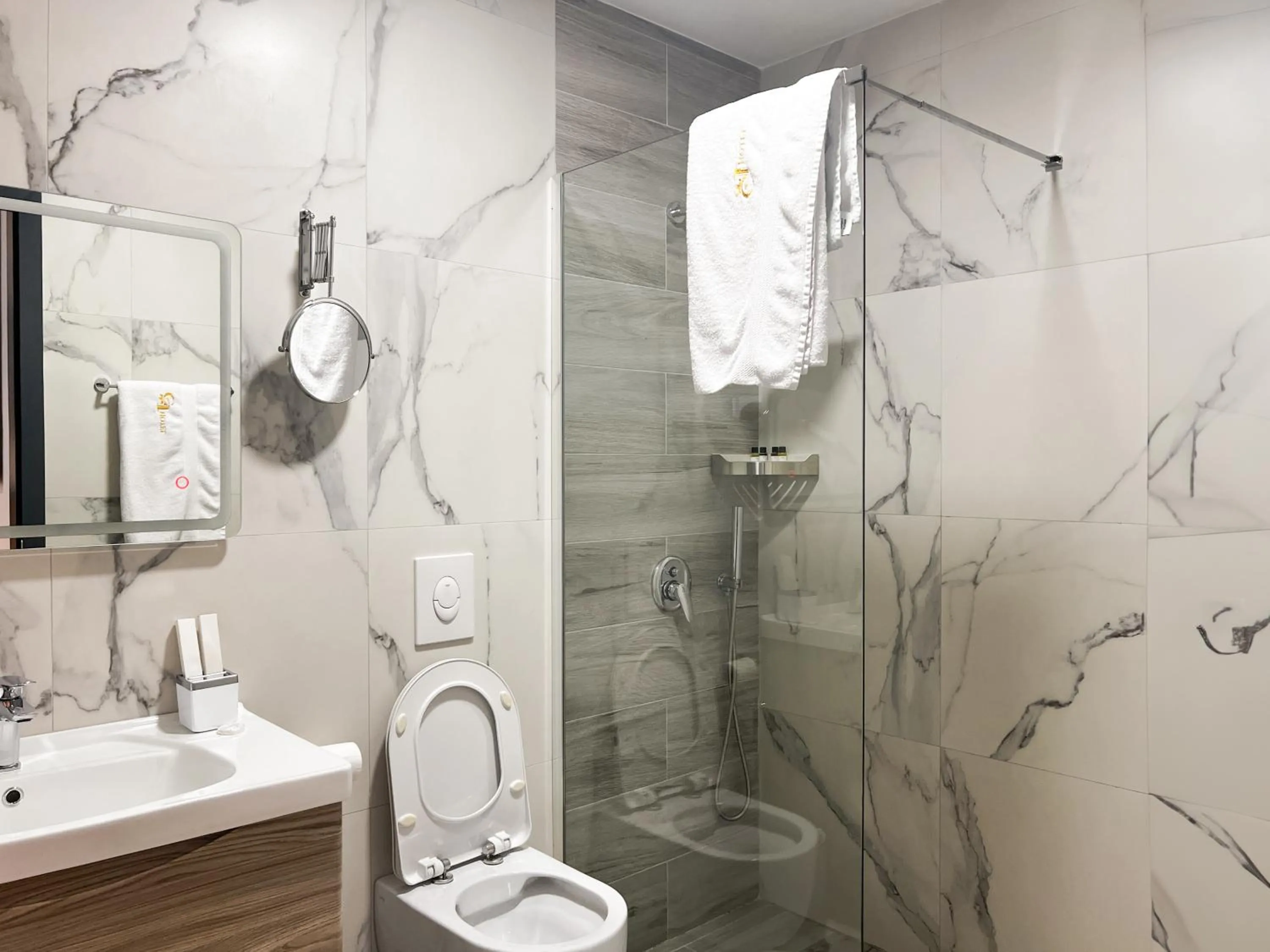 Shower in Jata Hotel