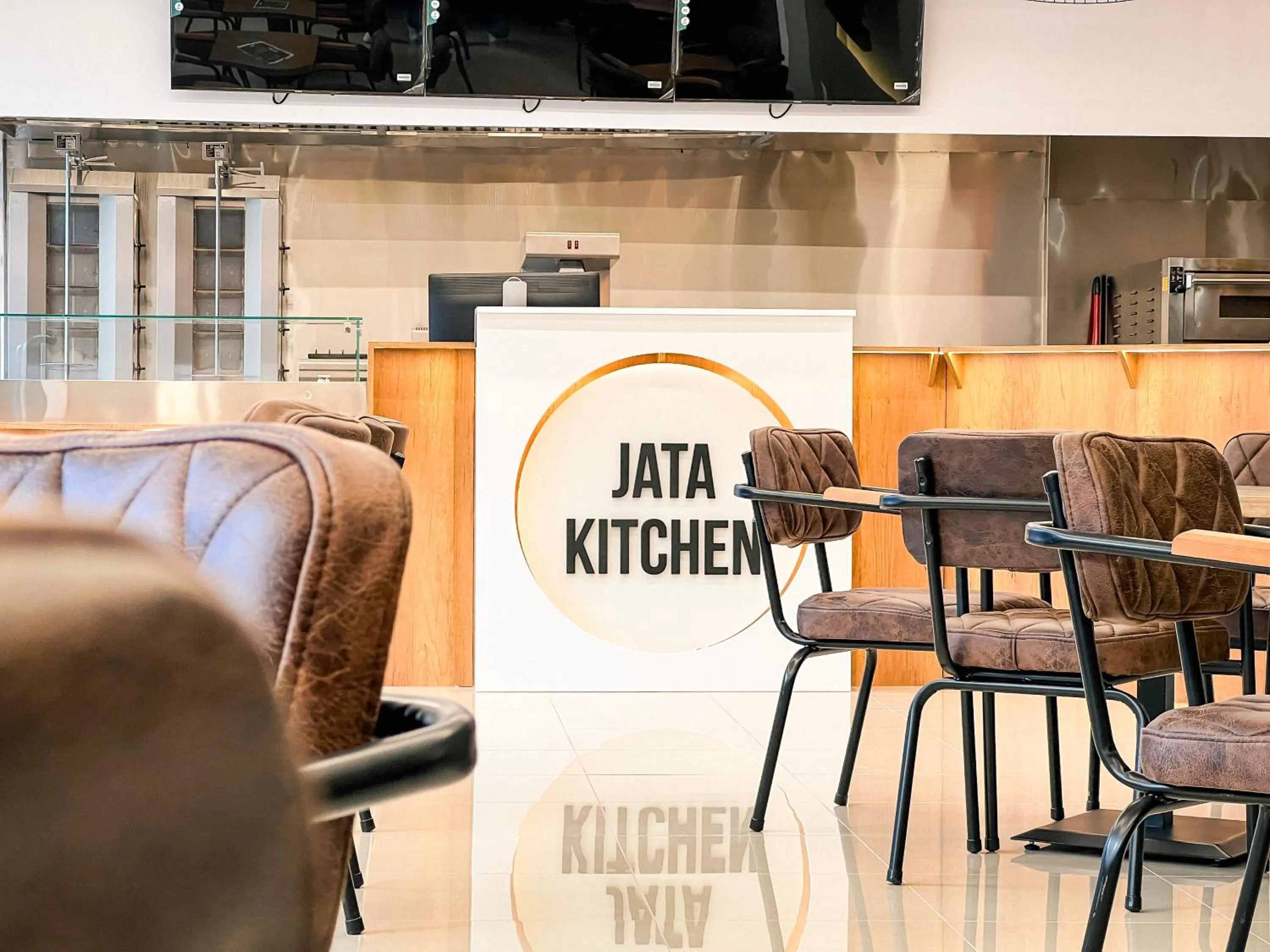 Restaurant/places to eat in Jata Hotel