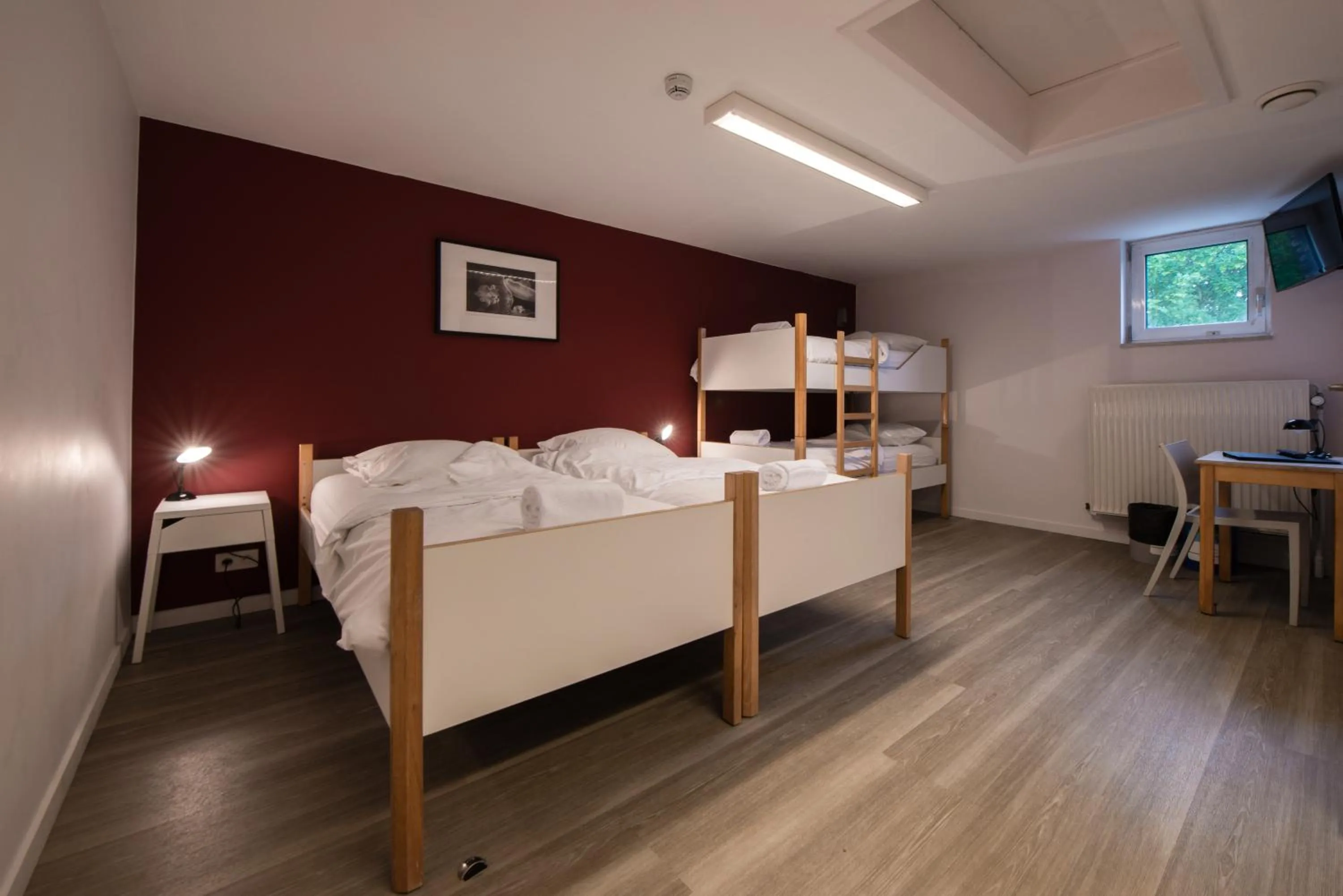 TV and multimedia, Bed in Auberge des 3 Fontaines - Youth Hostel