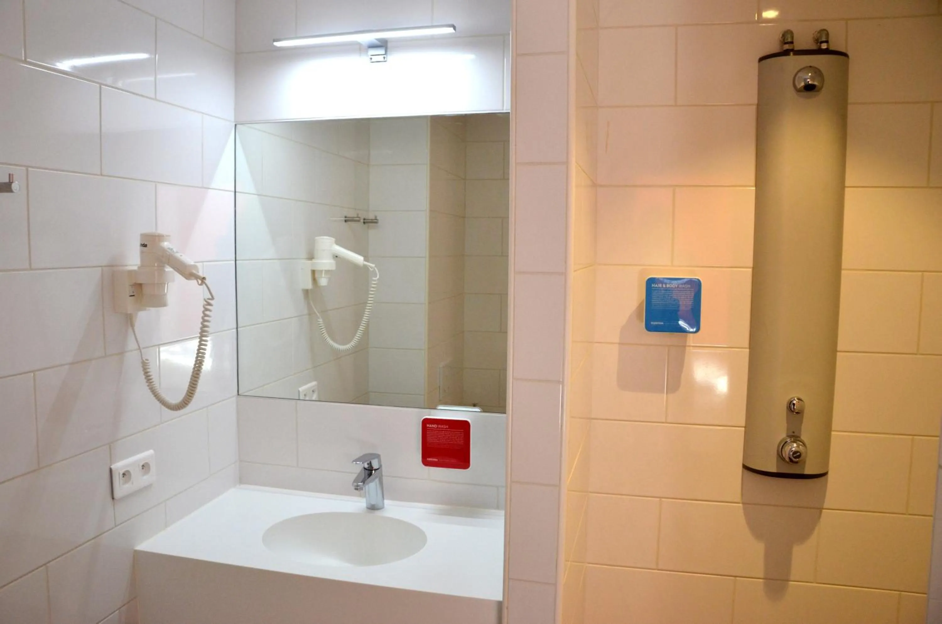 Bathroom in Auberge des 3 Fontaines - Youth Hostel