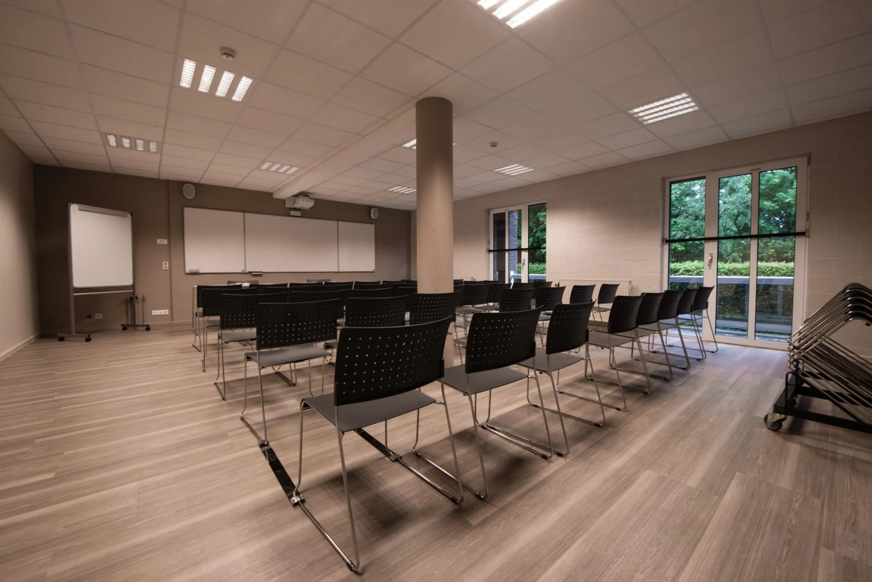 Meeting/conference room in Auberge des 3 Fontaines - Youth Hostel