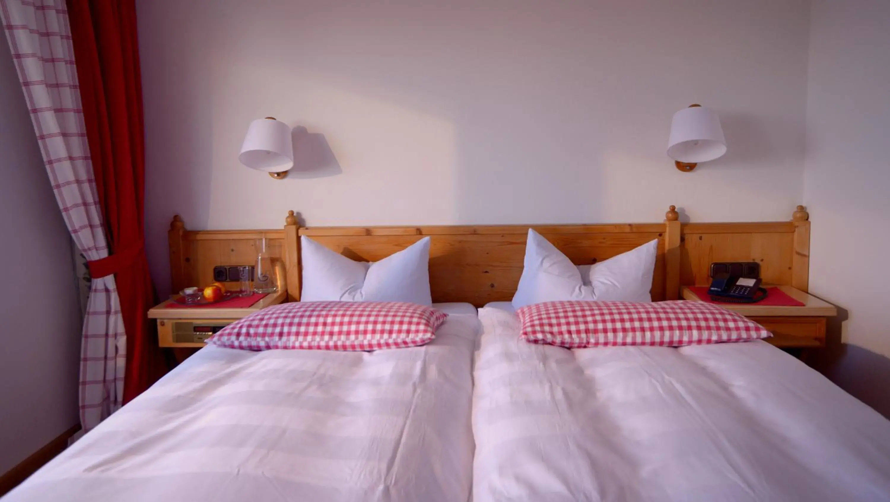 Double Room with Balcony in BELVEDERE - das BIO HOTEL Garni & SuiteHotel am Edersee ! Unser Geschenk für Sie, auch die GästeCard GrimmHeimat! Double Room with Balcony in BELVEDERE - das BIO HOTEL Garni & SuiteHotel am Edersee ! Unser Geschenk für Sie, auch die GästeCard GrimmHeimat!