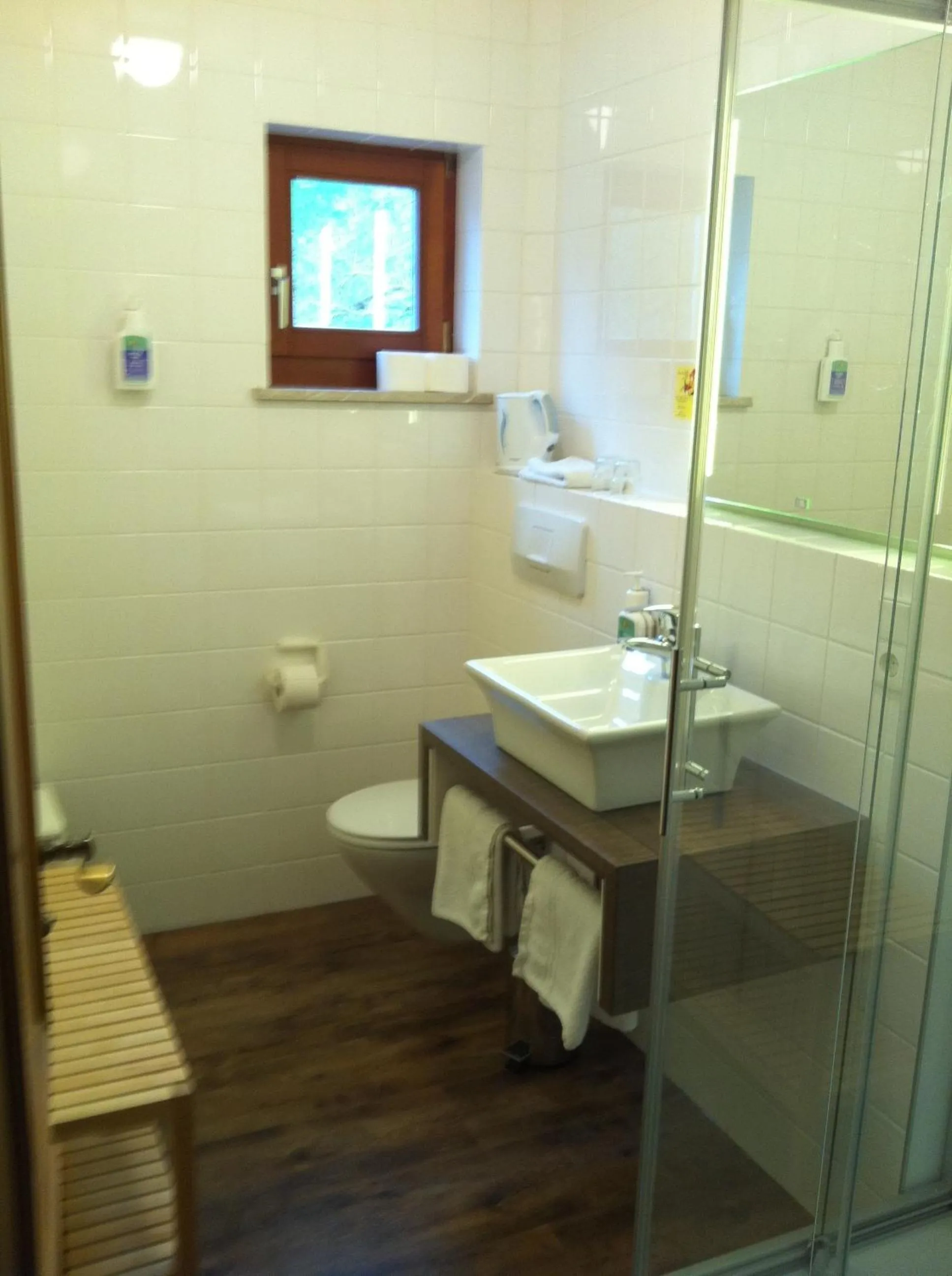 Bathroom in BELVEDERE - das BIO HOTEL Garni & SuiteHotel am Edersee ! Unser Geschenk für Sie, auch die GästeCard GrimmHeimat!