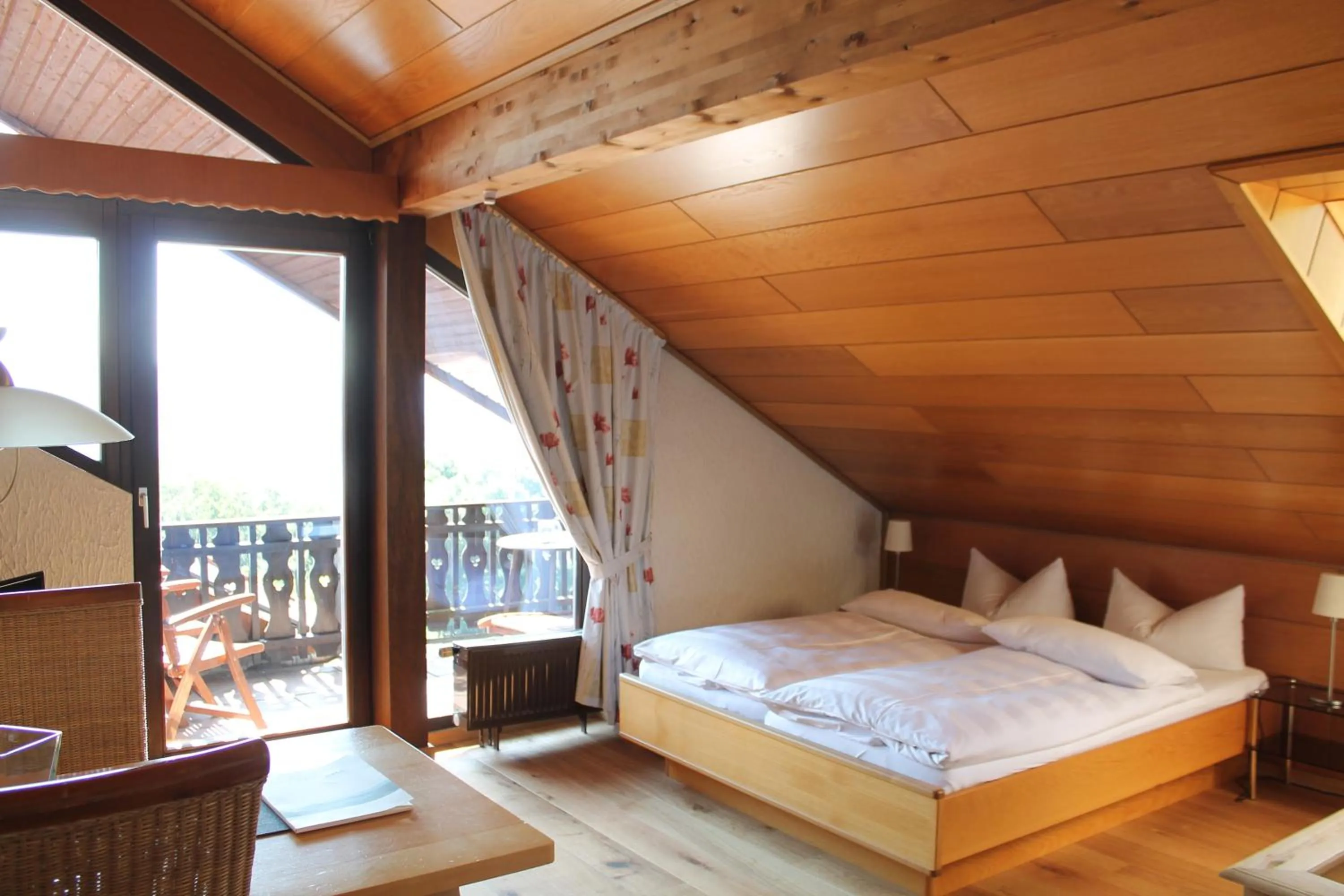 Photo of the whole room, Bed in BELVEDERE - das BIO HOTEL Garni & SuiteHotel am Edersee ! Unser Geschenk für Sie, auch die GästeCard GrimmHeimat!