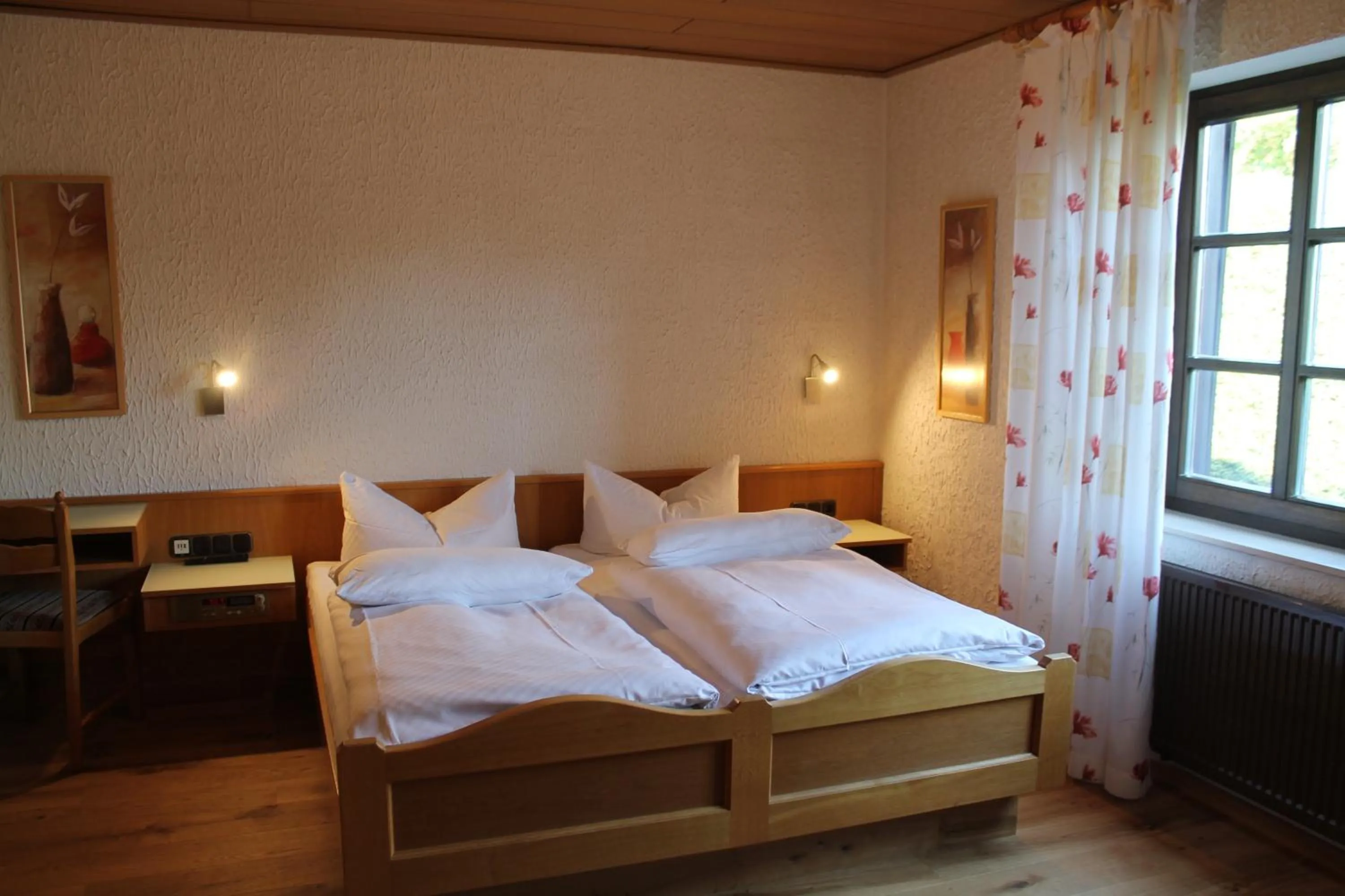 Photo of the whole room, Bed in BELVEDERE - das BIO HOTEL Garni & SuiteHotel am Edersee ! Unser Geschenk für Sie, auch die GästeCard GrimmHeimat!