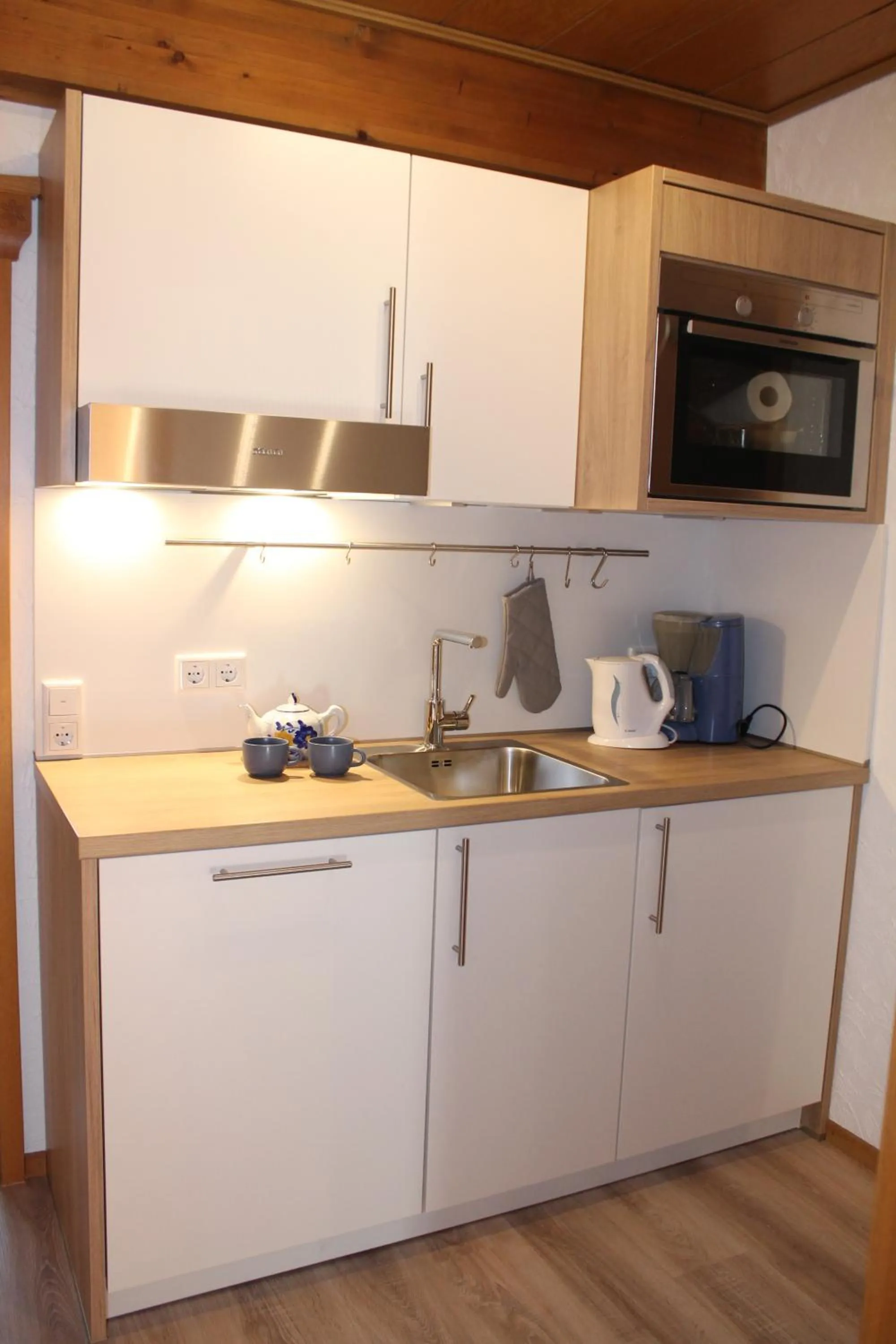 Kitchen or kitchenette in BELVEDERE - das BIO HOTEL Garni & SuiteHotel am Edersee ! Unser Geschenk für Sie, auch die GästeCard GrimmHeimat!