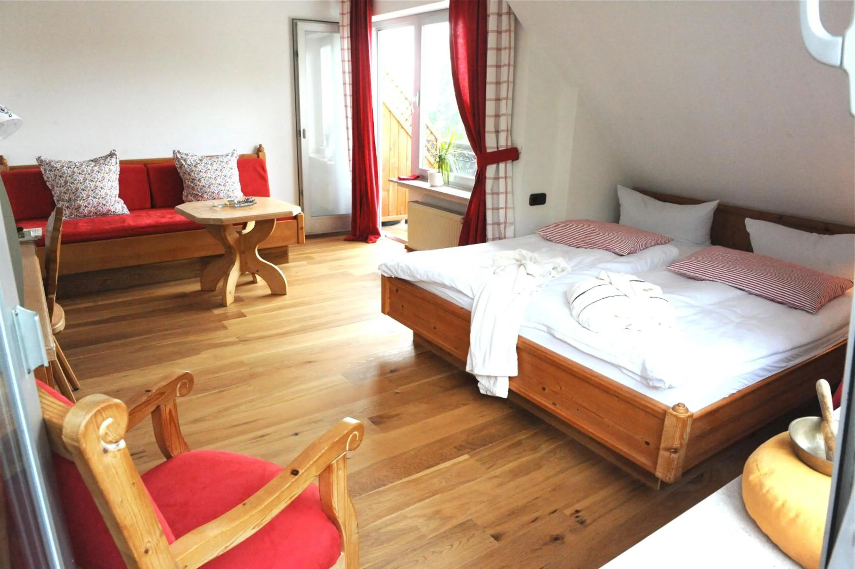 Bed in BELVEDERE - das BIO HOTEL Garni & SuiteHotel am Edersee ! Unser Geschenk für Sie, auch die GästeCard GrimmHeimat!