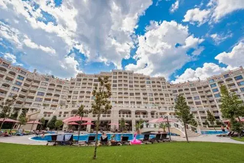 Summertime in Varna South Bay Beach Residence Summertime in Varna South Bay Beach Residence