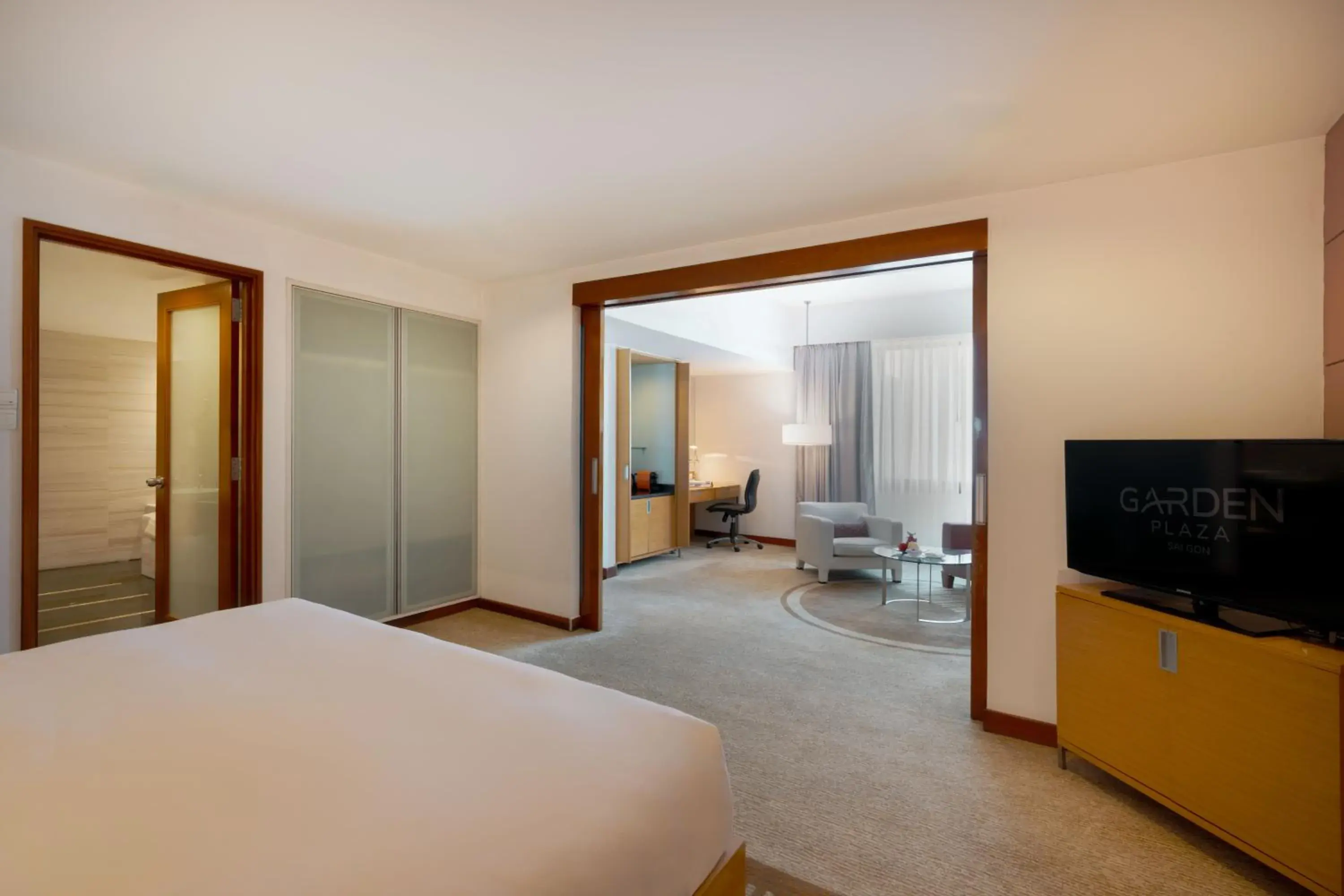 Photo of the whole room, Bed in Garden Plaza Saigon - Formerly PARKROYAL Saigon Photo of the whole room, Bed in Garden Plaza Saigon - Formerly PARKROYAL Saigon