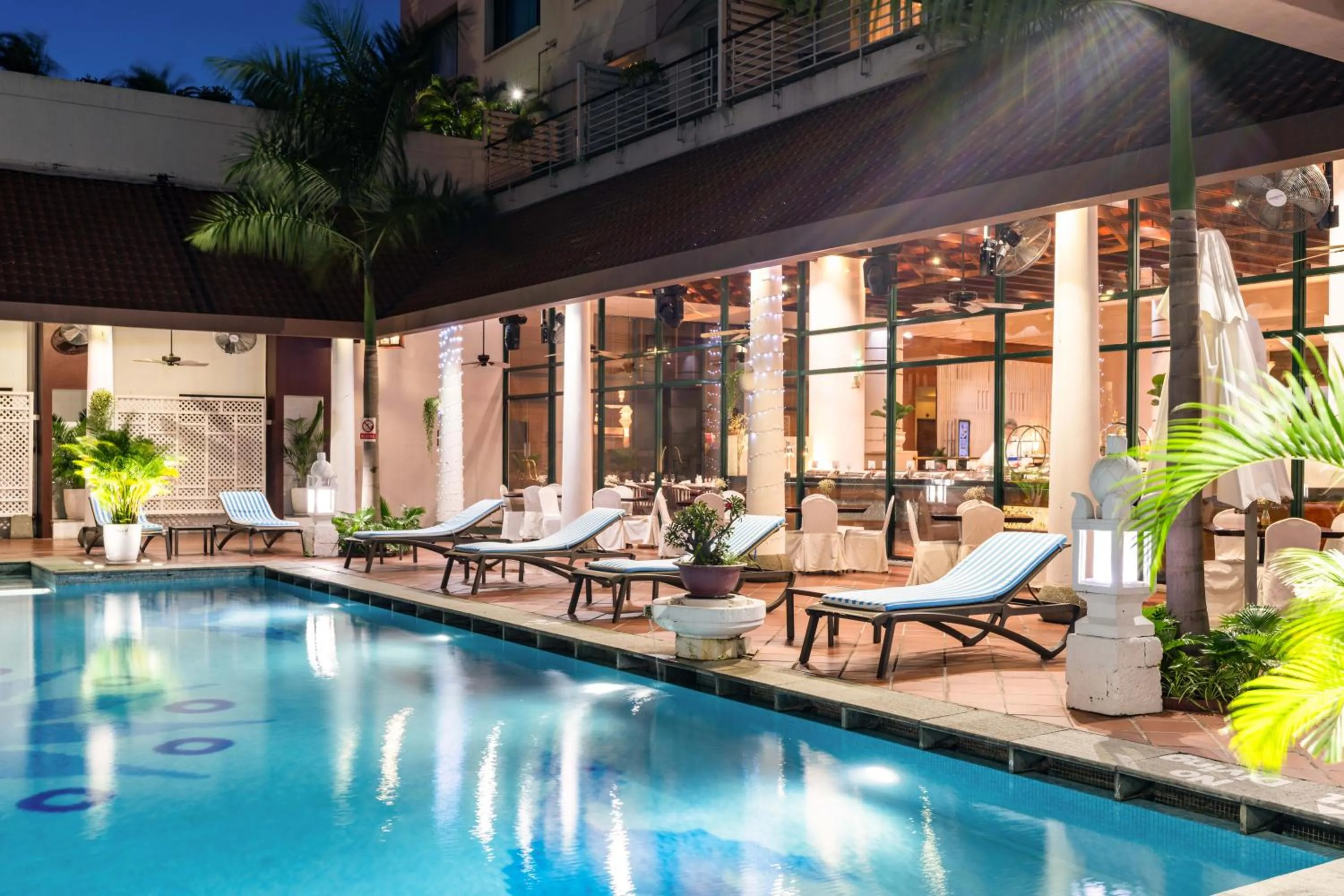 Swimming pool in Garden Plaza Saigon - Formerly PARKROYAL Saigon