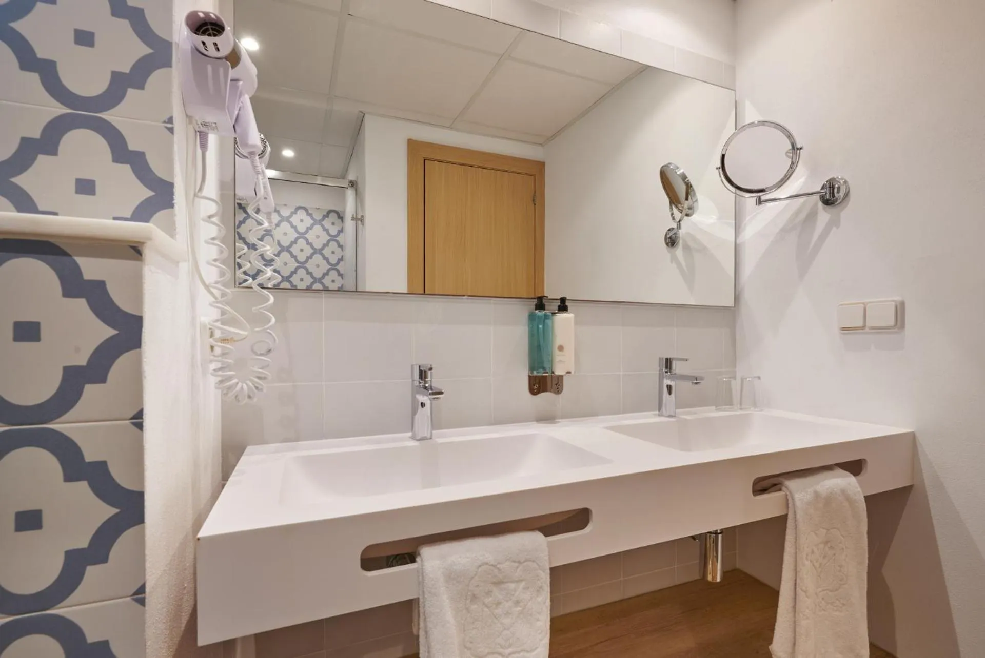 Bathroom in Hotel Apartamentos Cala Santanyi