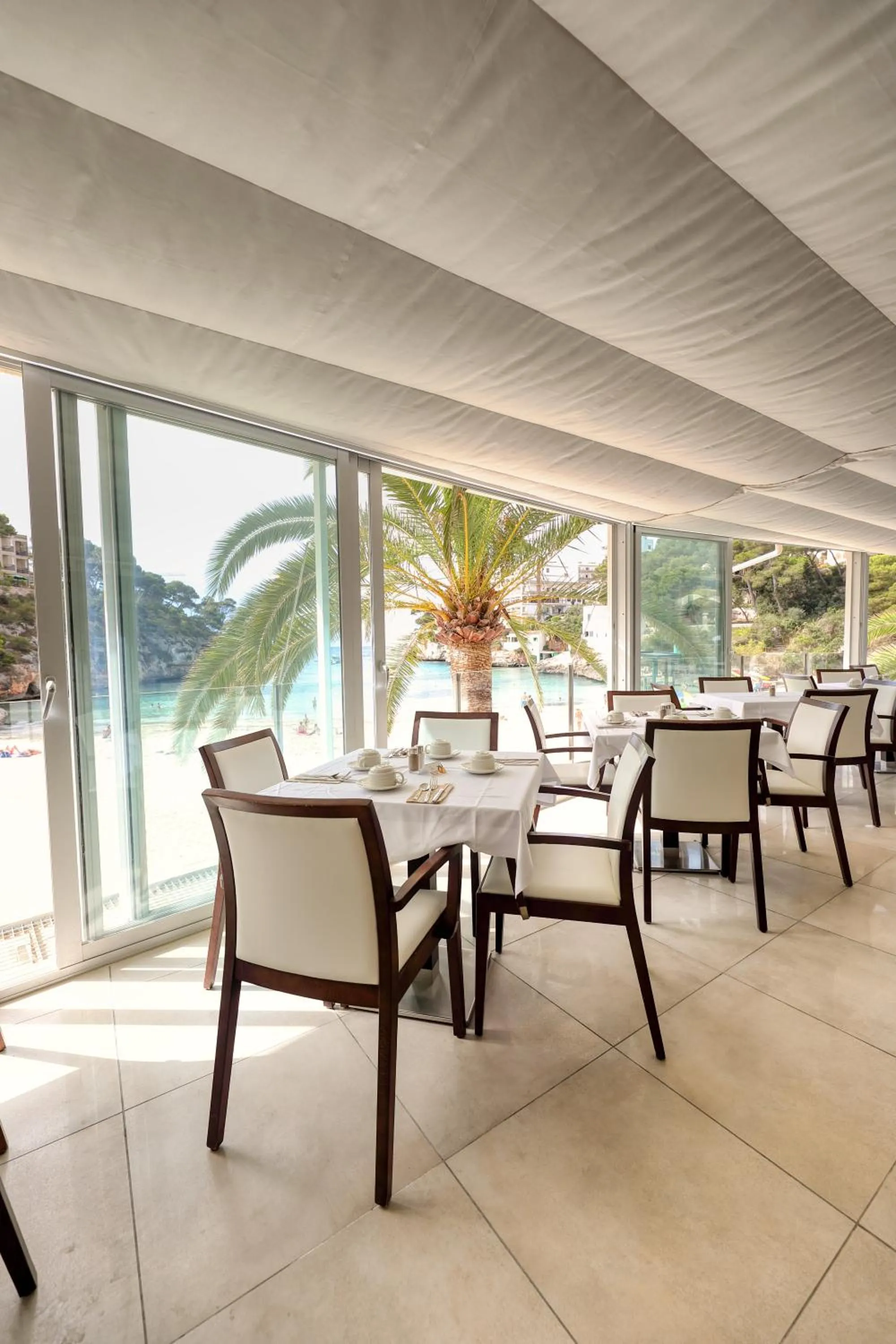 Restaurant/places to eat in Hotel Apartamentos Cala Santanyi