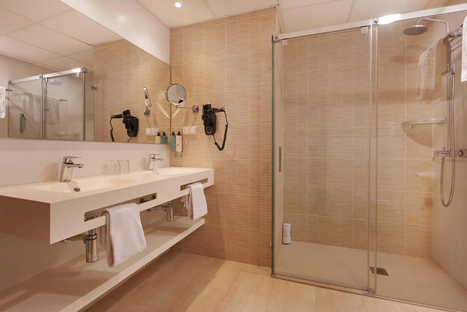 Bathroom in Hotel Apartamentos Cala Santanyi