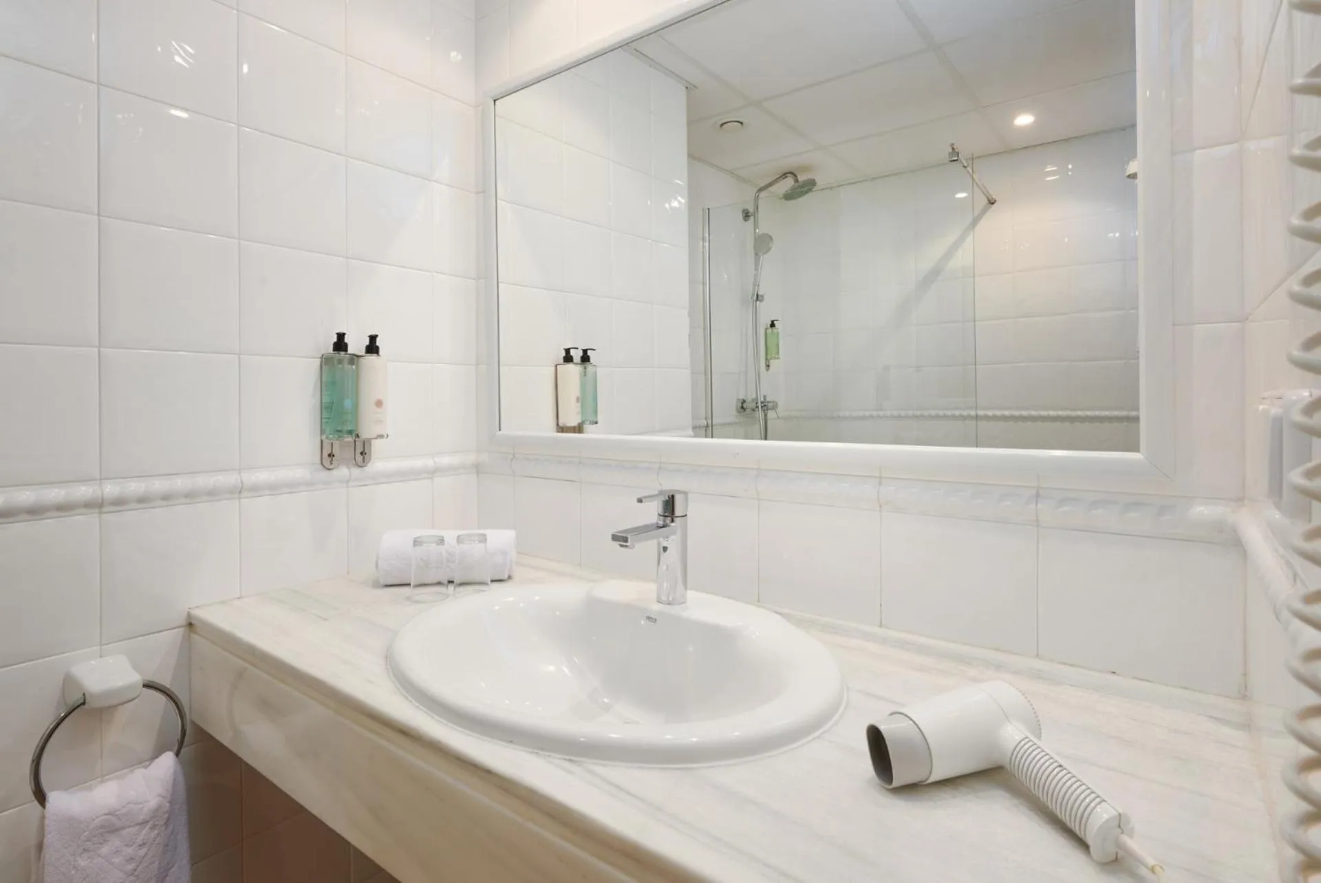 Bathroom in Hotel Apartamentos Cala Santanyi