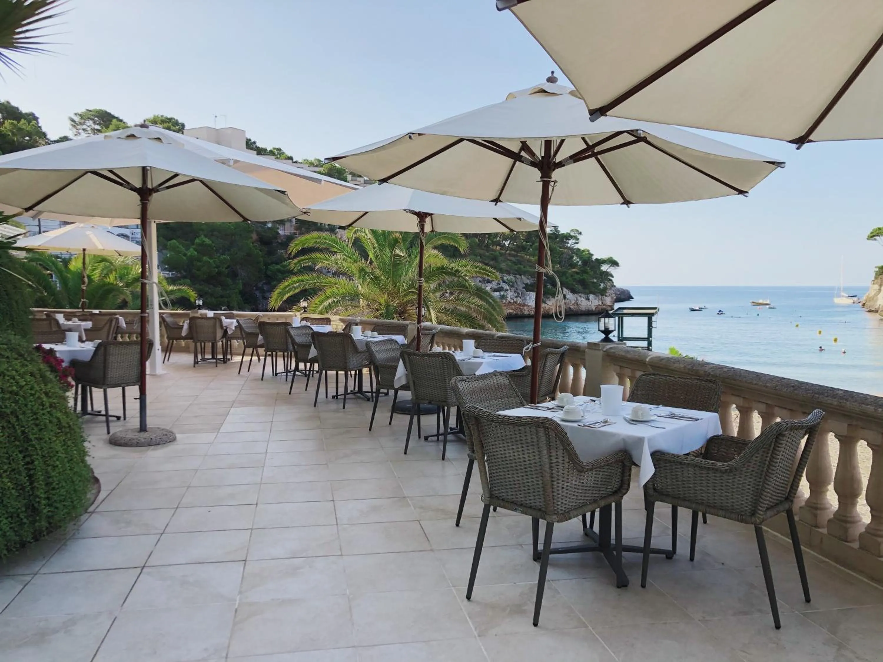 Restaurant/places to eat in Hotel Apartamentos Cala Santanyi