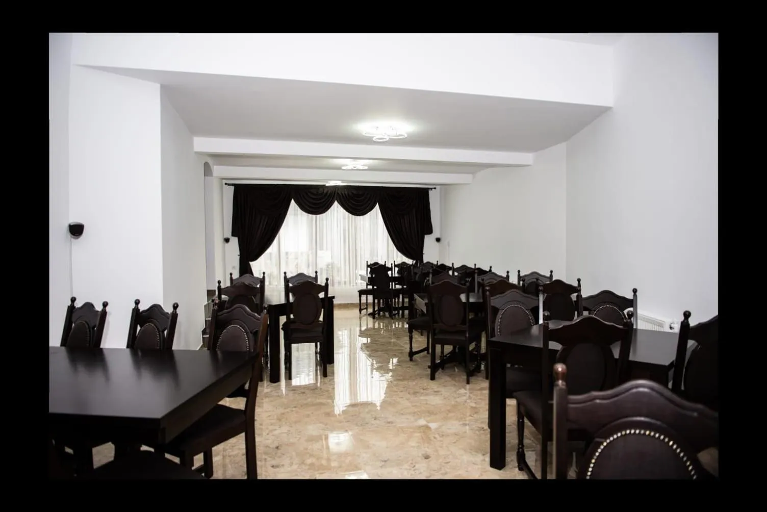 Restaurant/places to eat in Casa Câmpulungeană