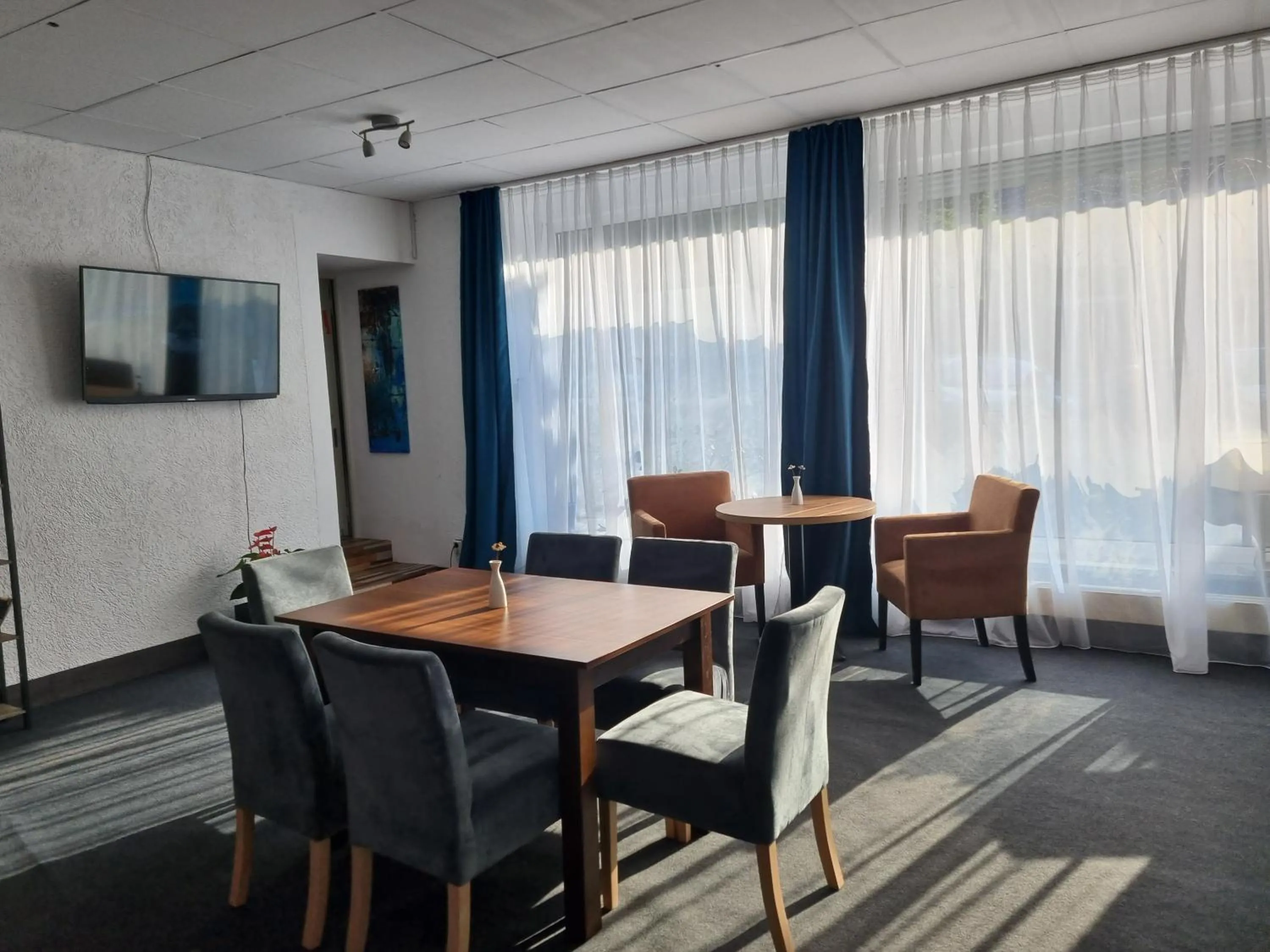 Communal lounge/ TV room in Hotel Milin