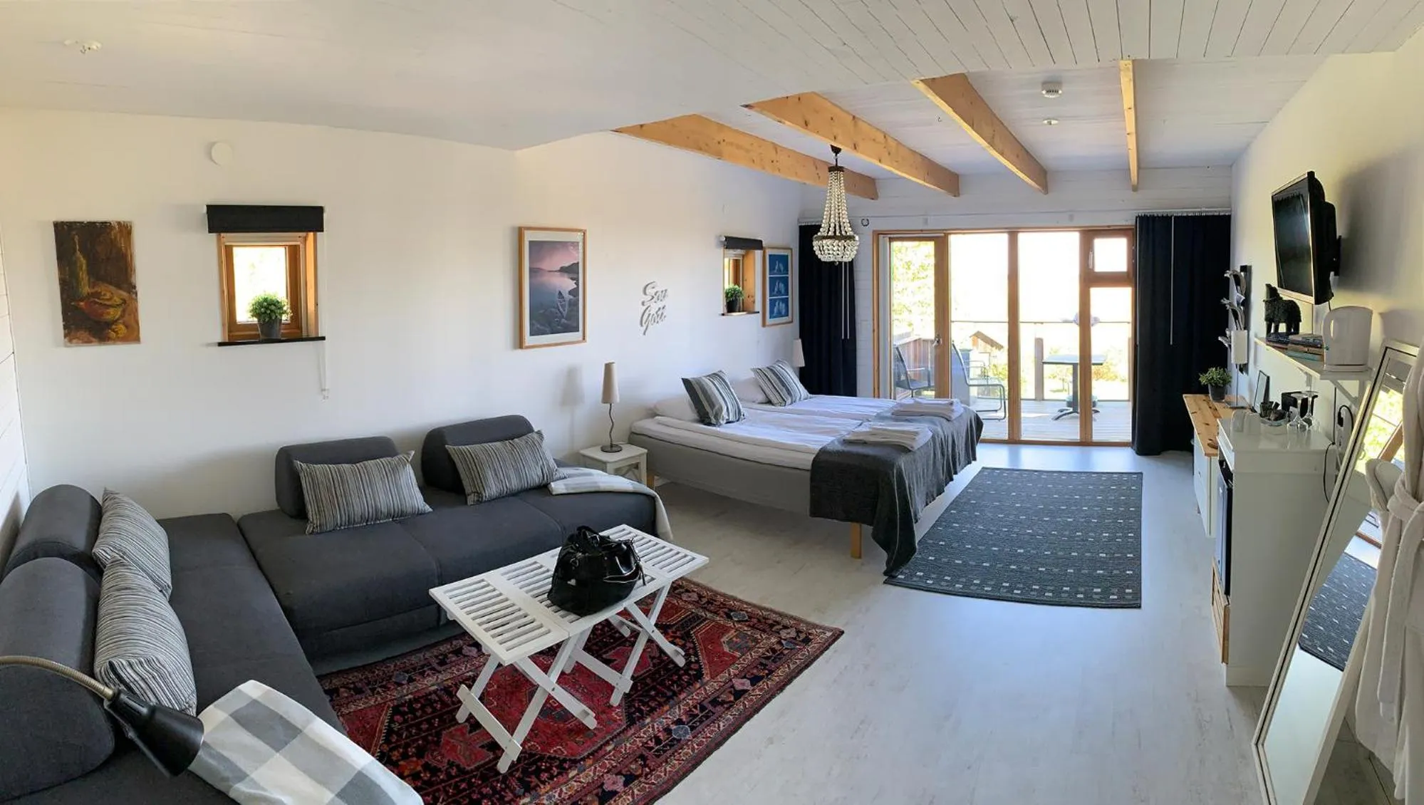 Day in Bodelssons by the Sea