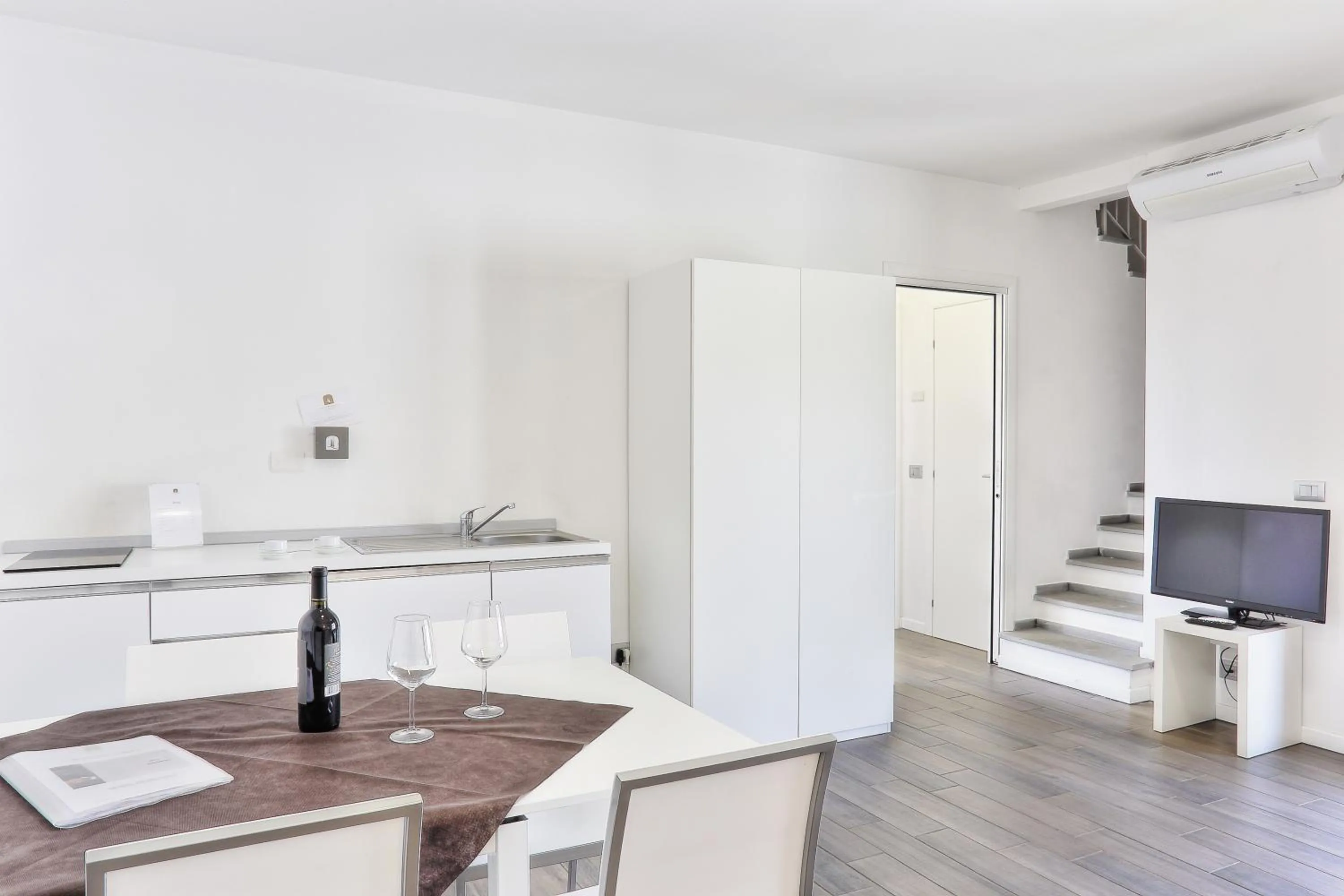 TV and multimedia in The Florence Hills Resort & Wellness