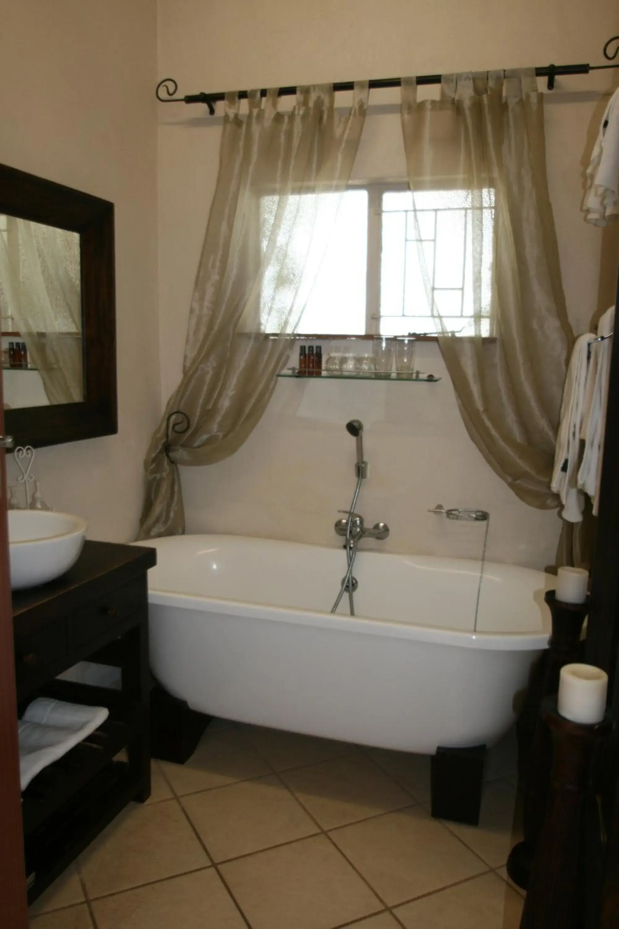 Queen Room - single occupancy in Dusk to Dawn Guesthouse Queen Room - single occupancy in Dusk to Dawn Guesthouse