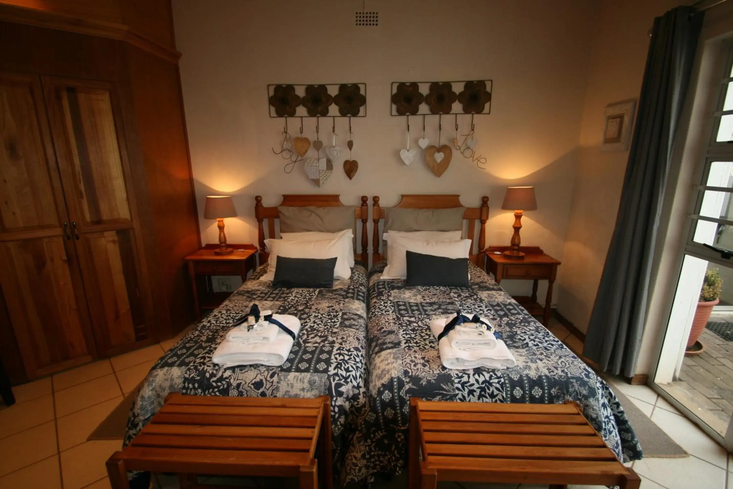 Twin Room - single occupancy in Dusk to Dawn Guesthouse Twin Room - single occupancy in Dusk to Dawn Guesthouse