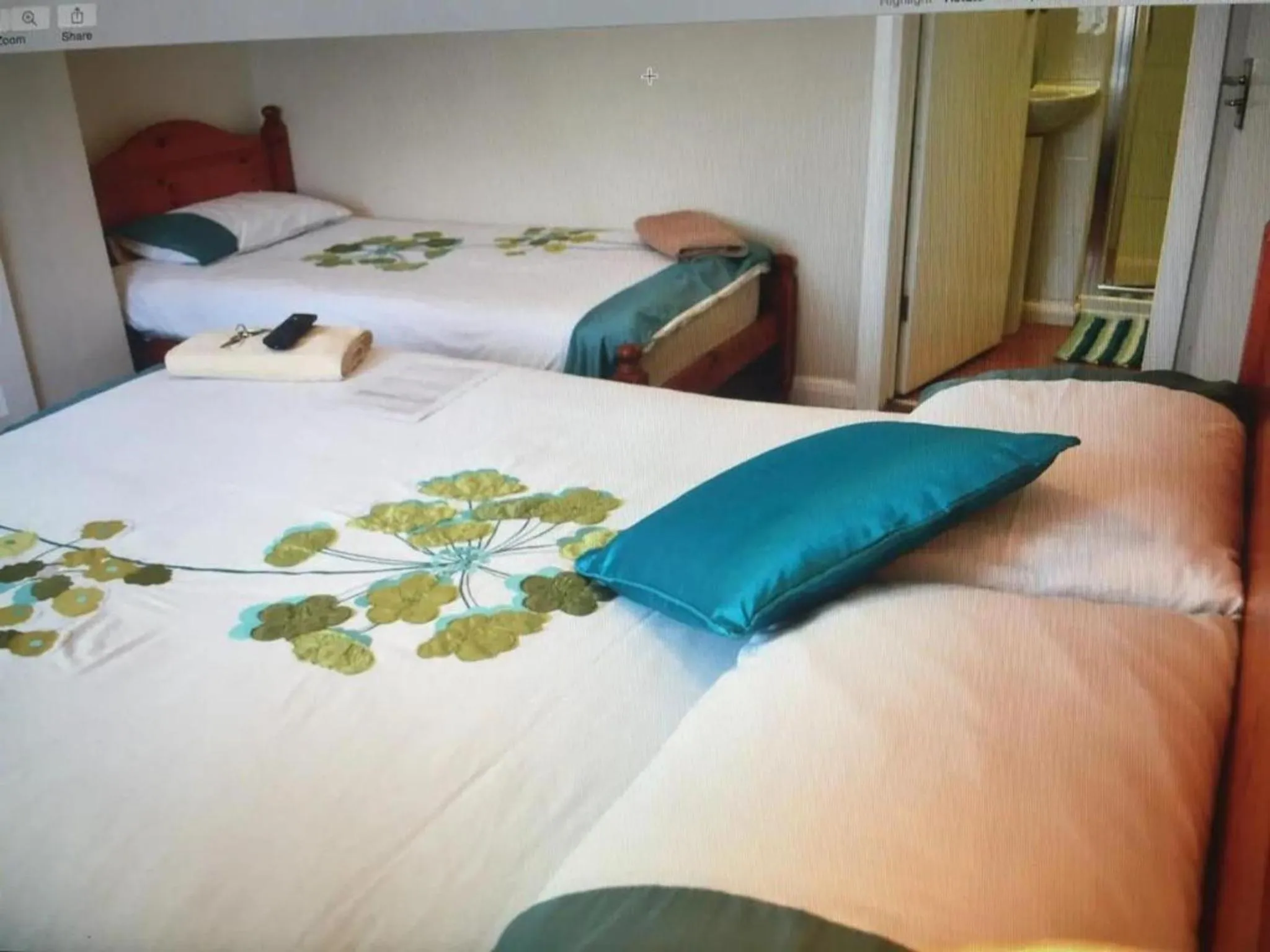 Bed in Comfortable Family room with Tv, Free Fast Wifi, Sleeps 3