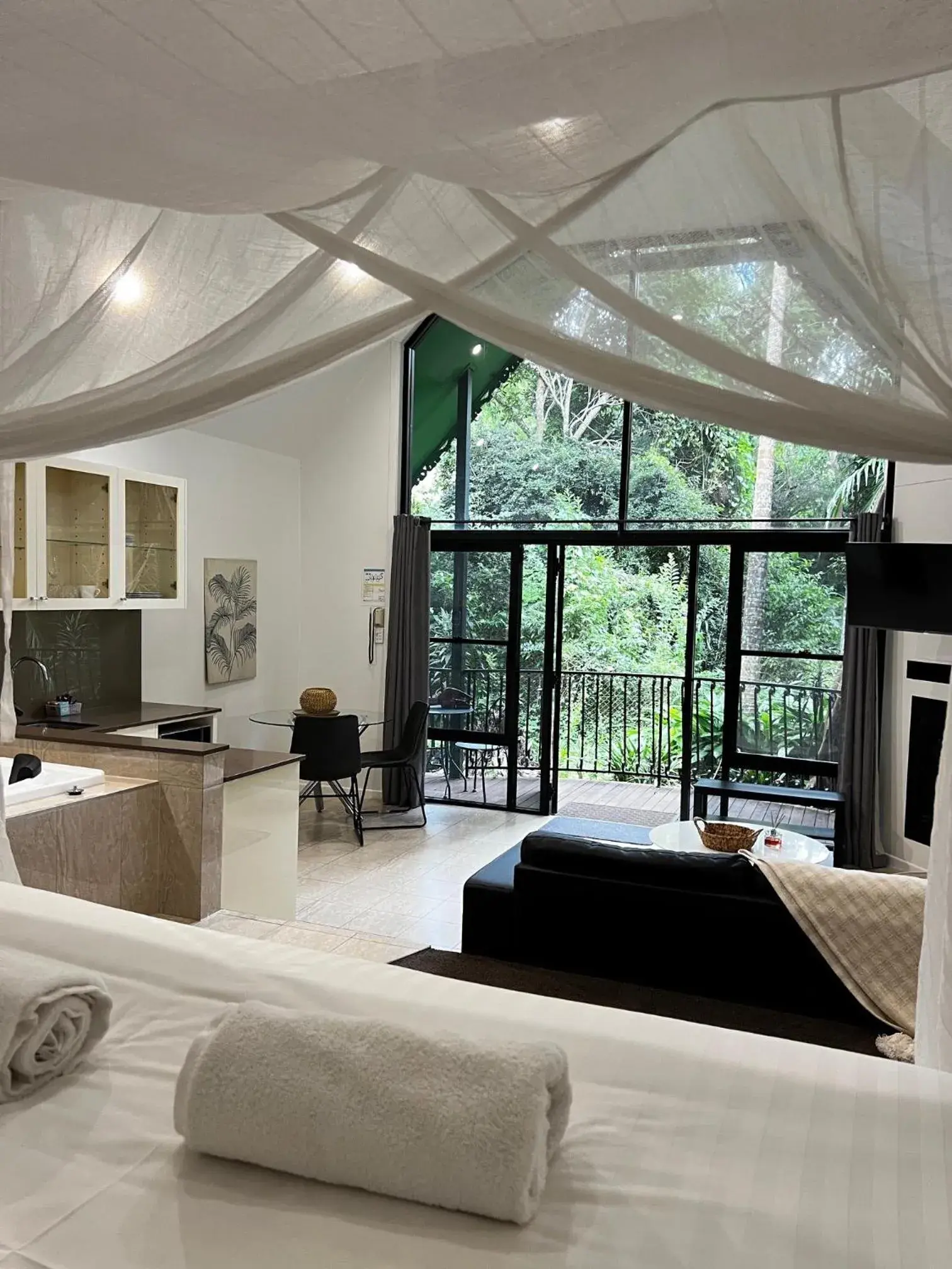 Gallery Walk Chalets - Tamborine Mountain Gallery Walk Chalets - Tamborine Mountain