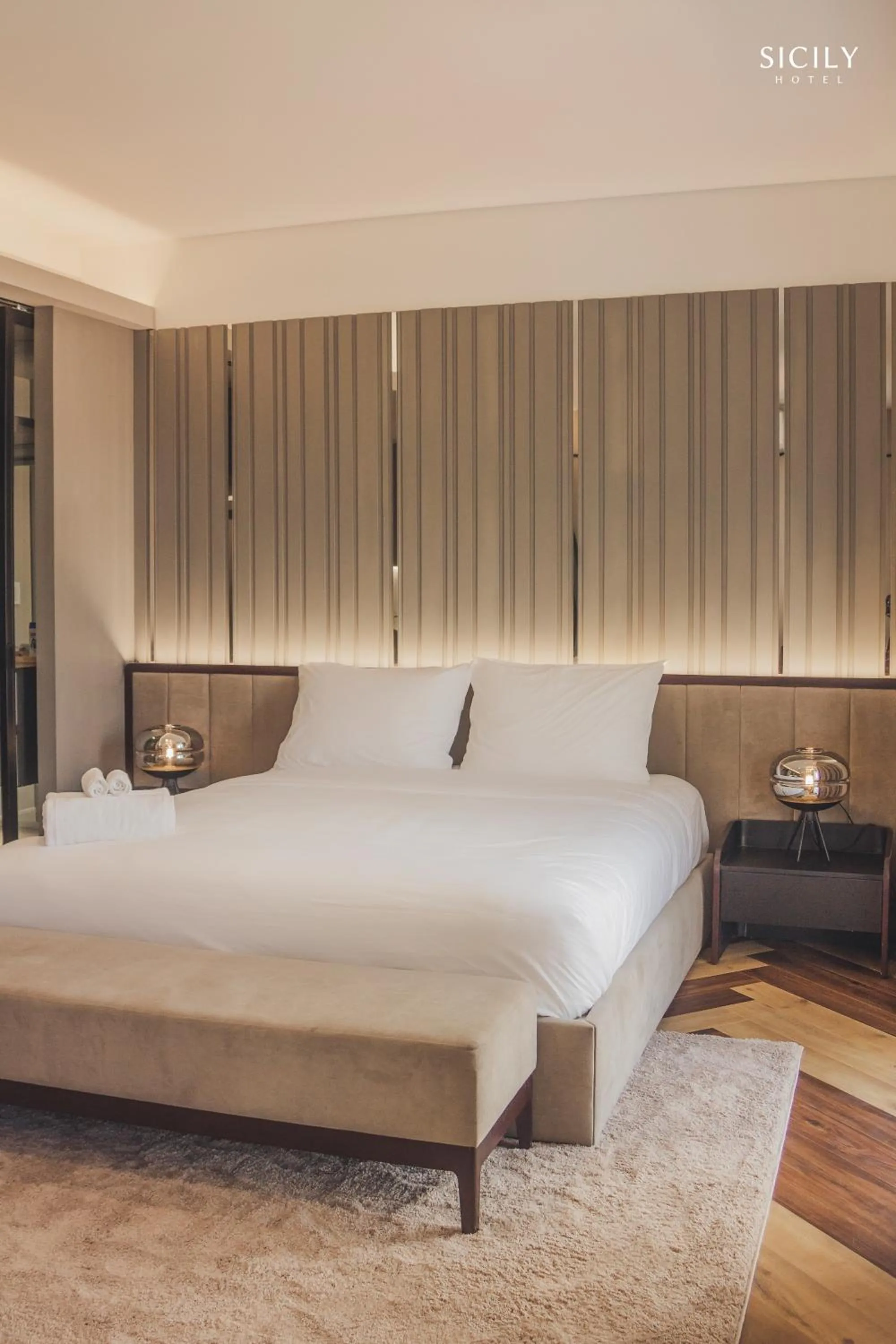 Bed in Sicily Hotel Grand World Phú Quốc