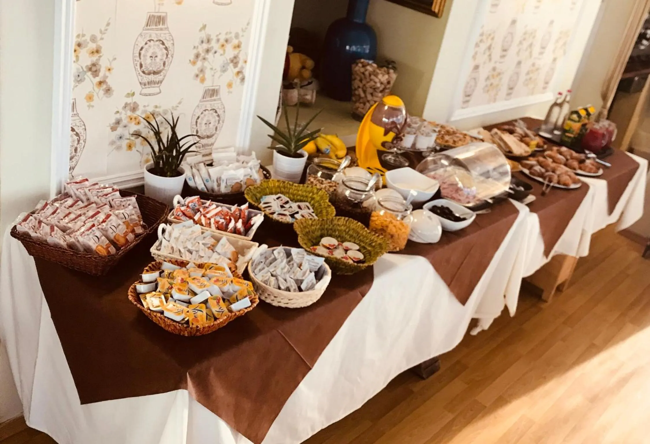 Buffet breakfast in Hotel Marinella