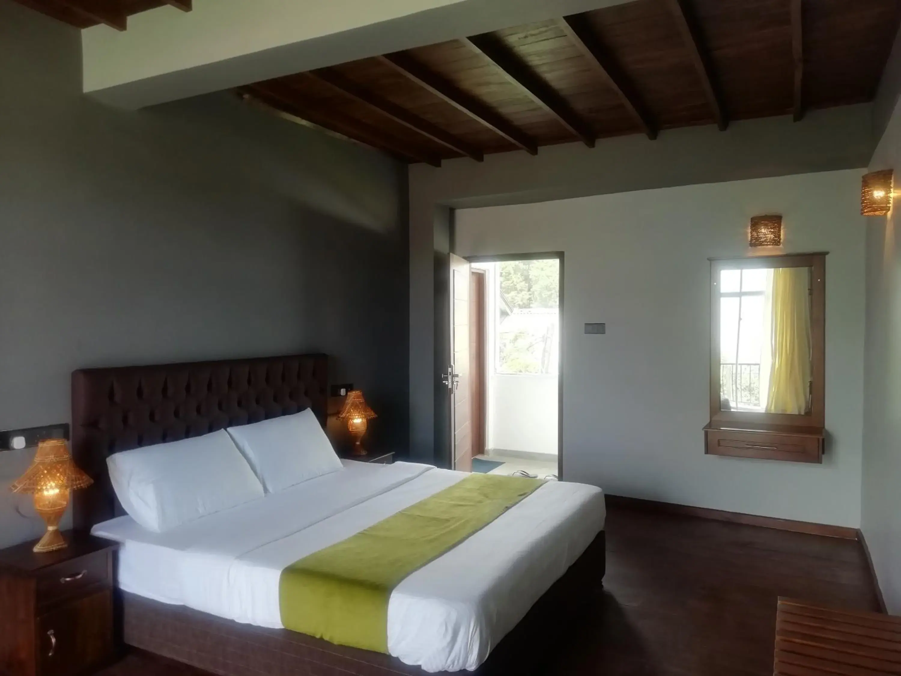 Bed in Tea Mount Forest Bed in Tea Mount Forest