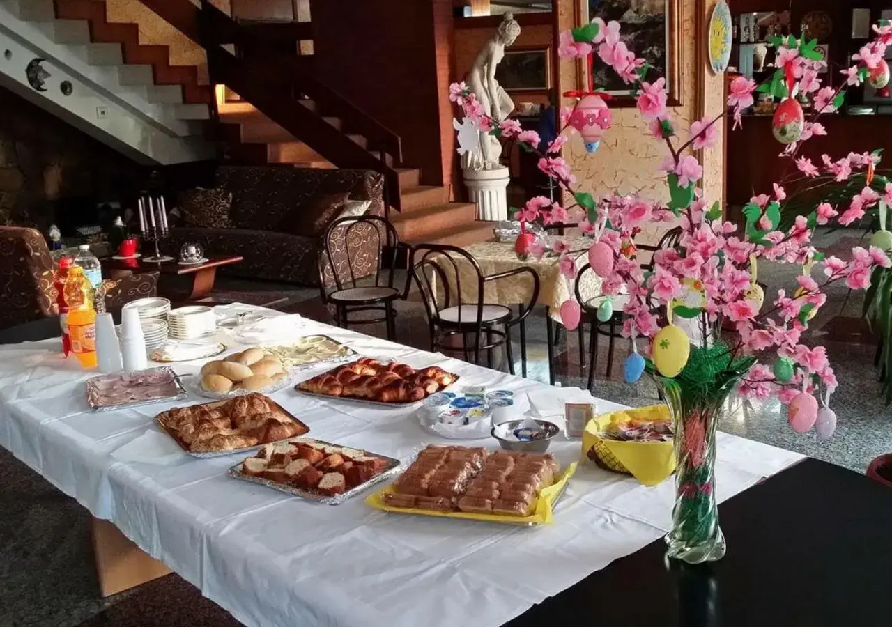 Lounge or bar in Hotel Sole Lounge or bar in Hotel Sole