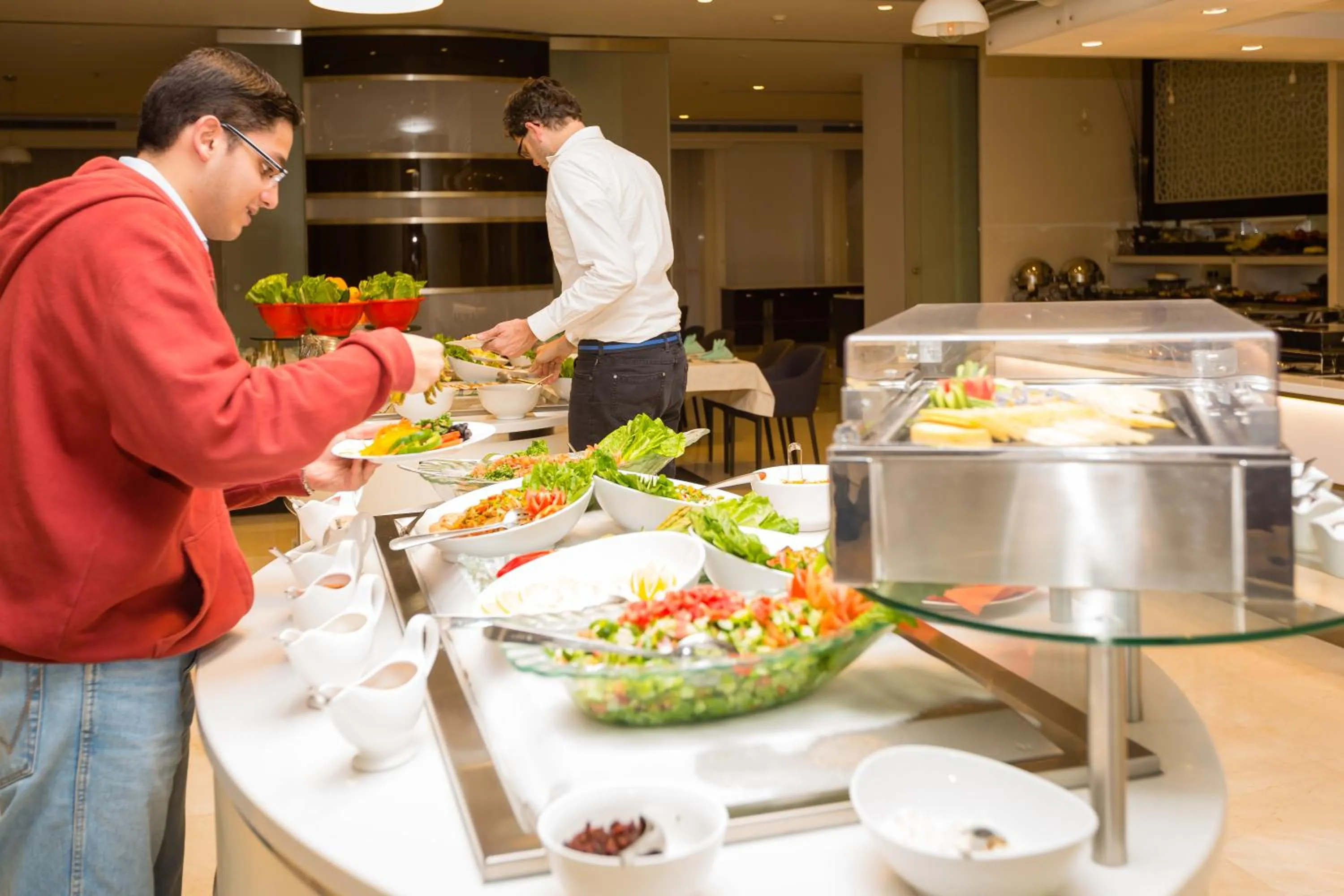 Restaurant/places to eat in Holiday Inn Yanbu by IHG