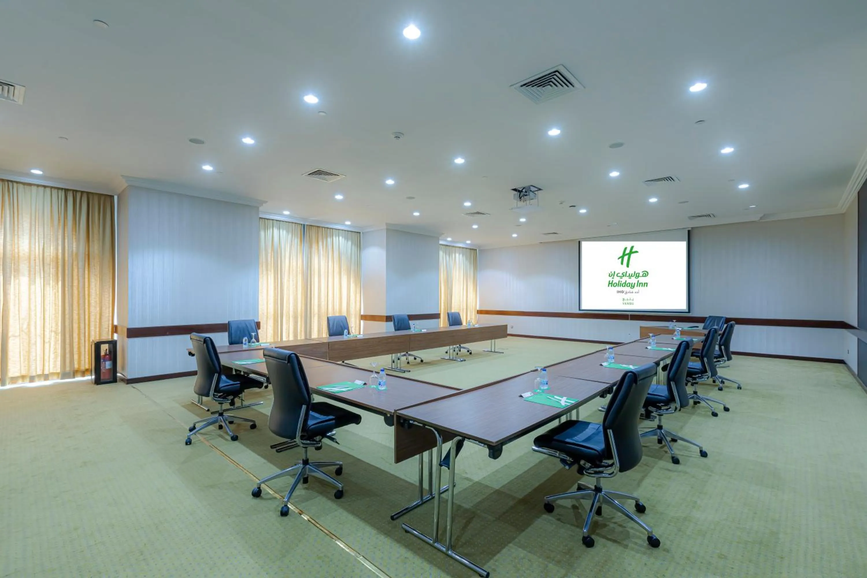Meeting/conference room in Holiday Inn Yanbu by IHG