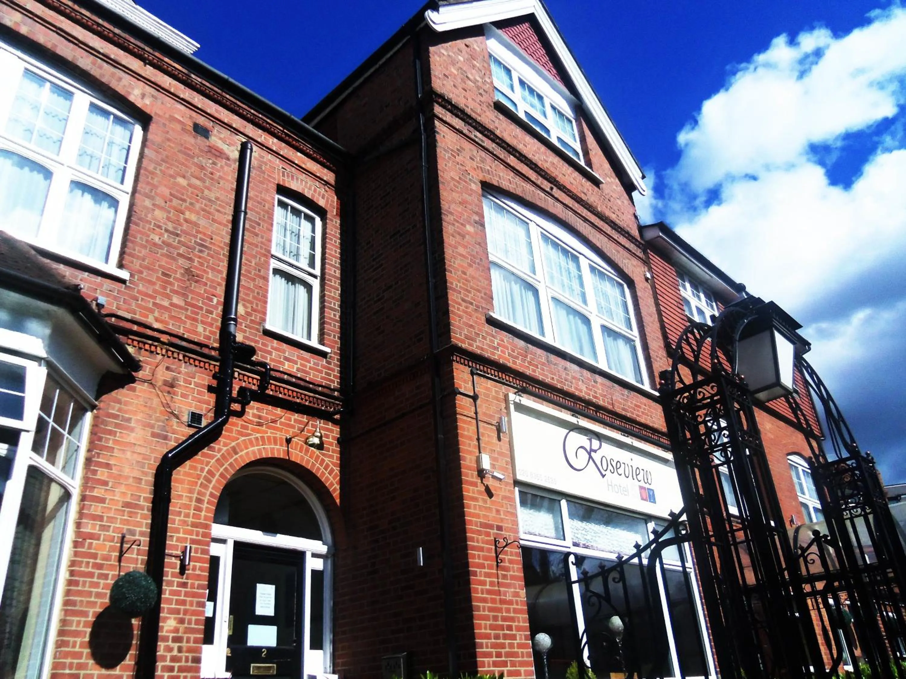 Facade/entrance in Roseview Alexandra Palace Hotel