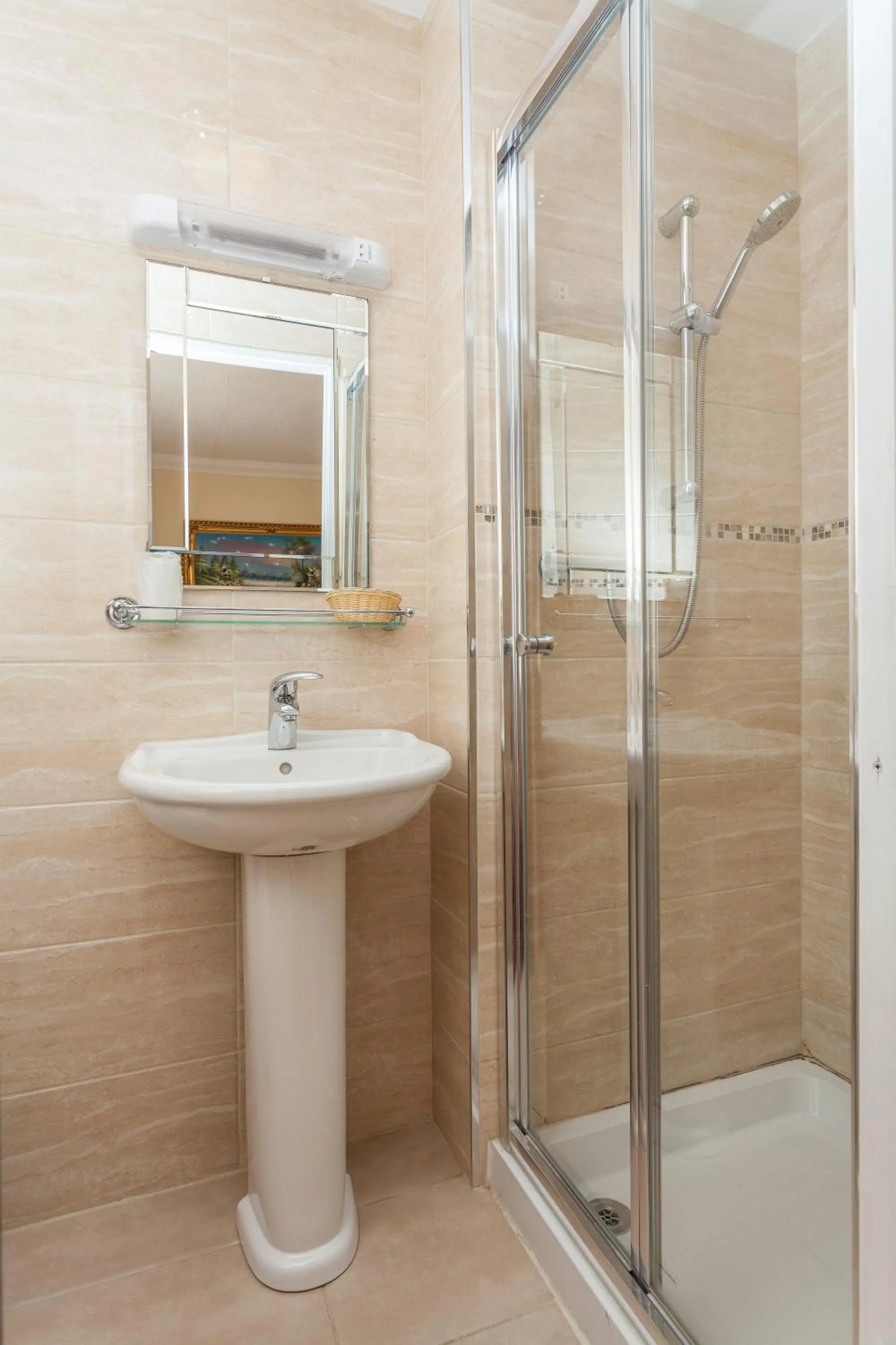 Bathroom in Roseview Alexandra Palace Hotel