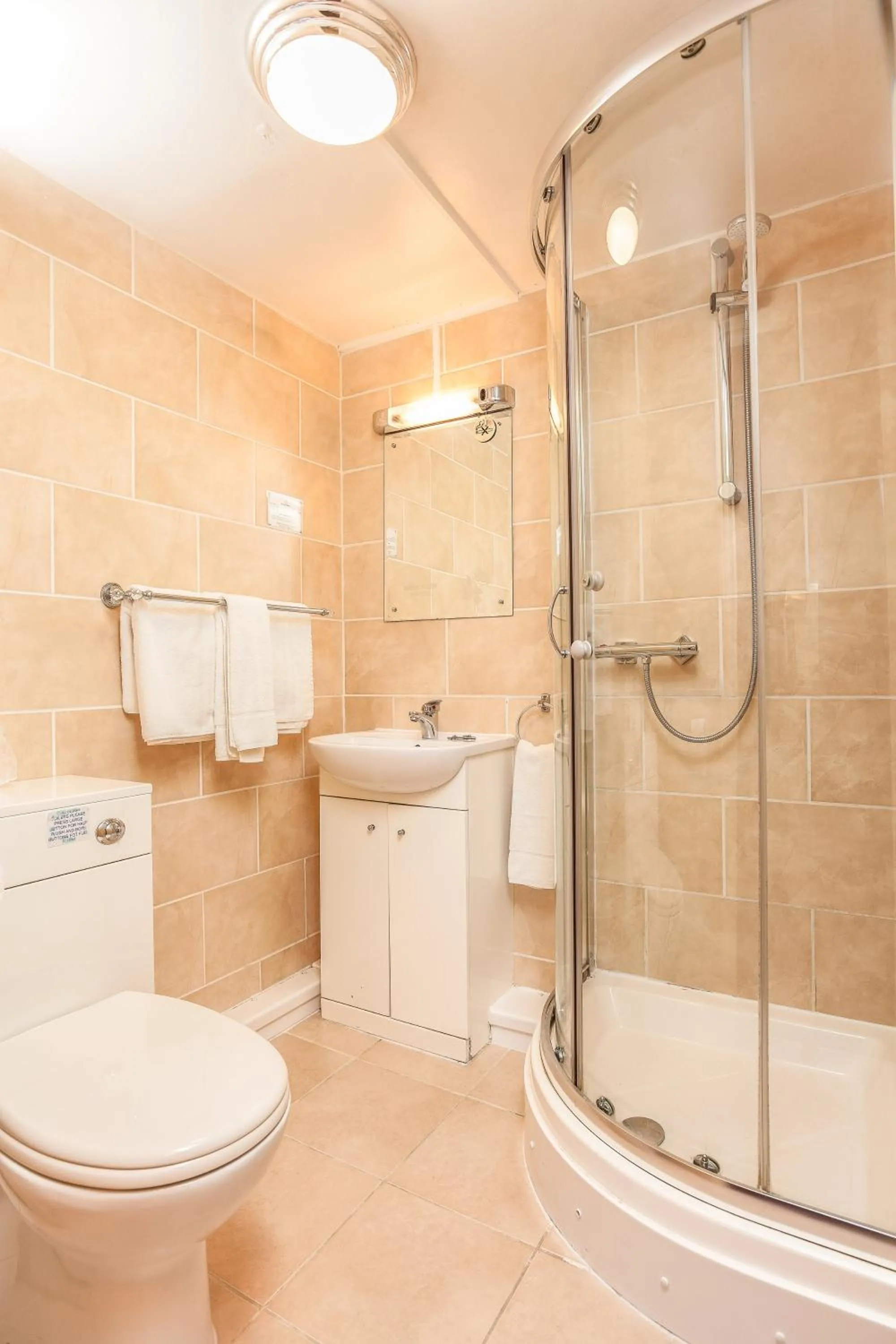 Bathroom in Roseview Alexandra Palace Hotel