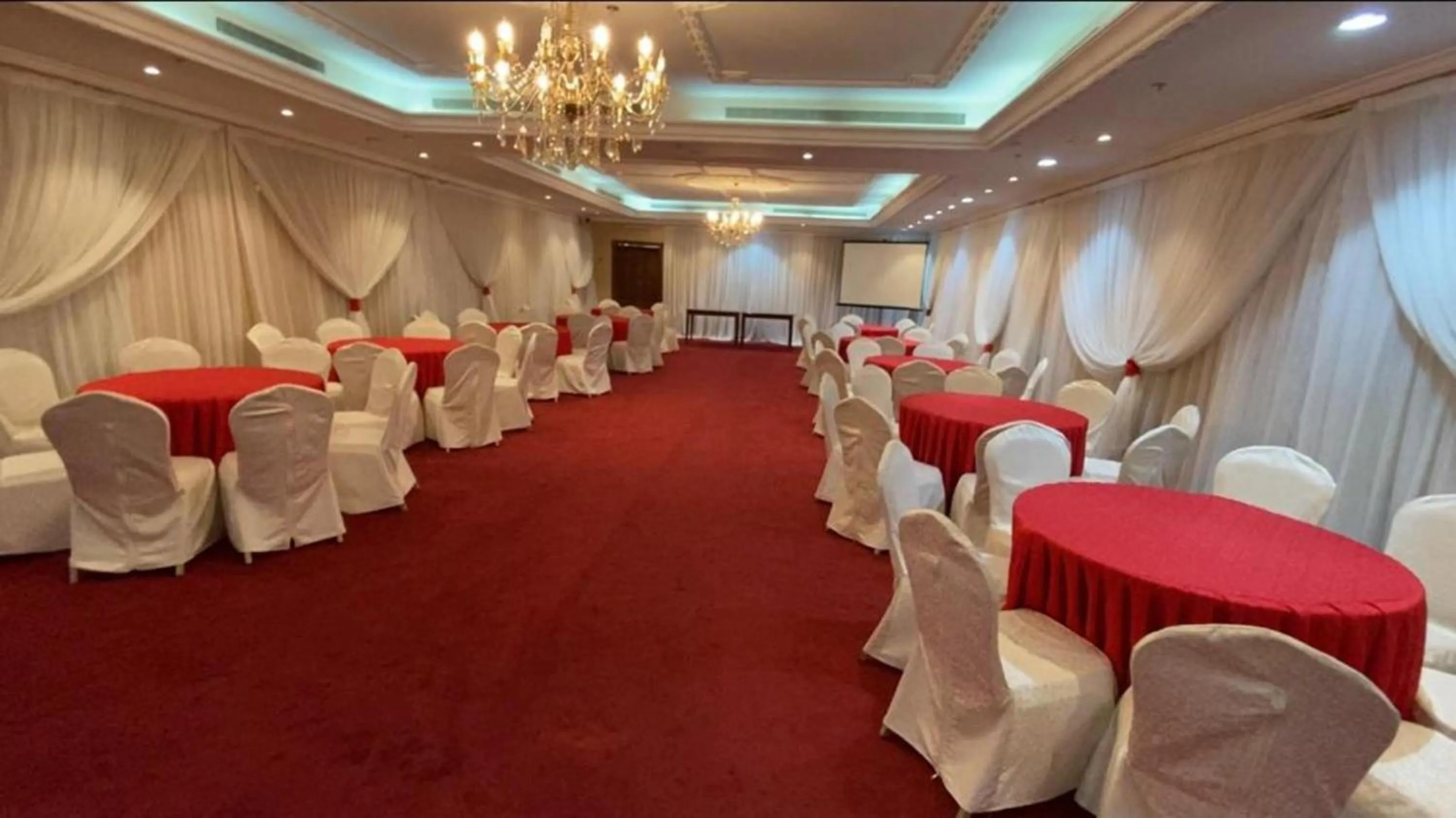 Seating area in Hayat Redwa Hotel