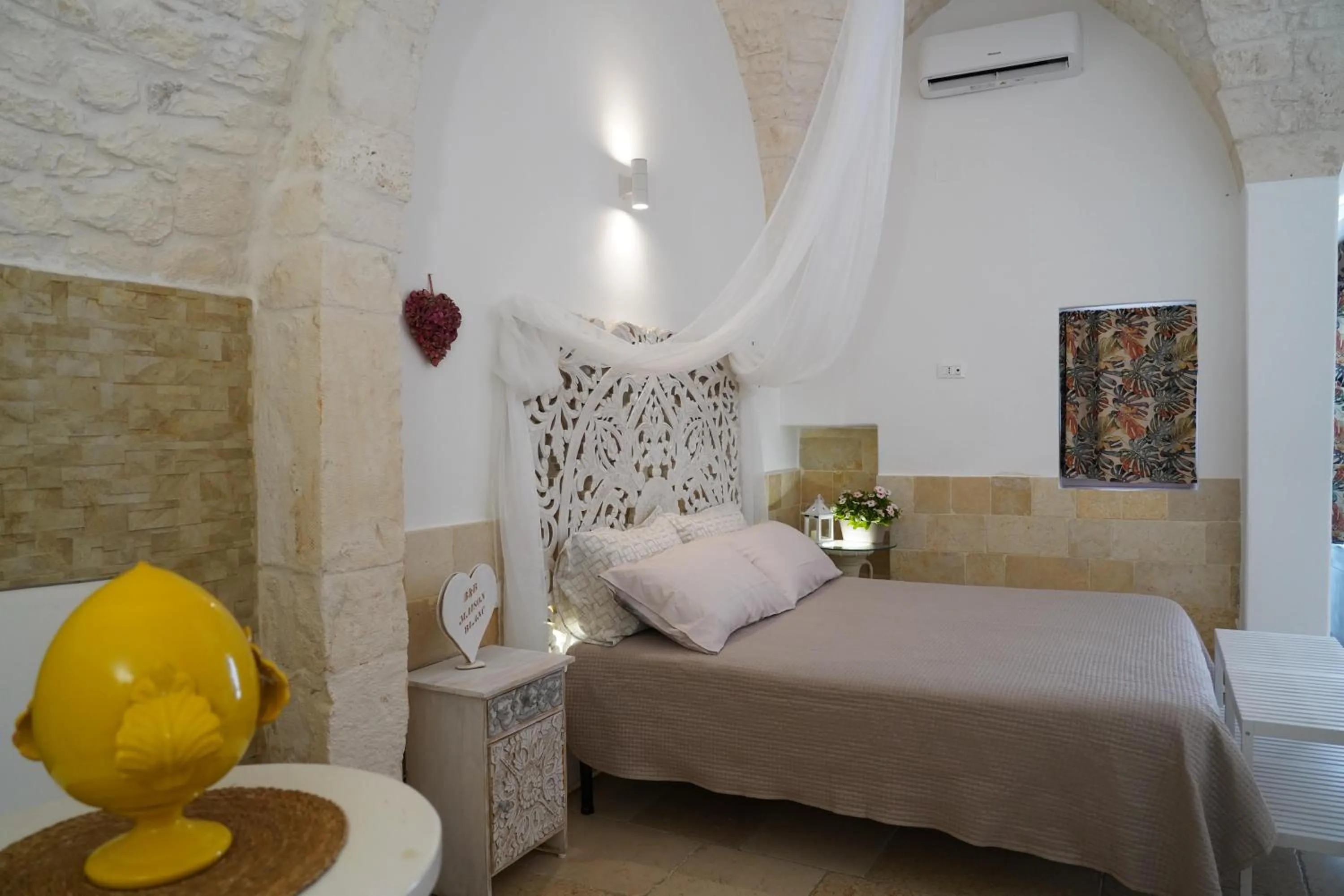Bed in Maison Blanc Ostuni