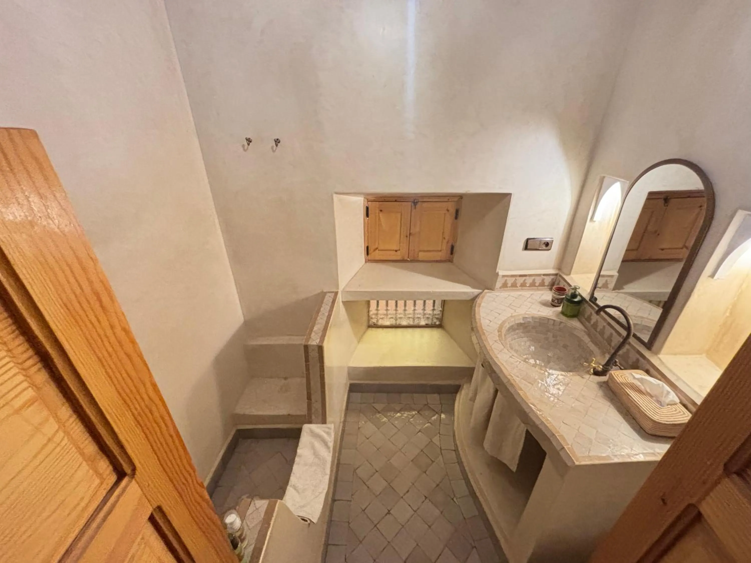 Property building in Riad Minami