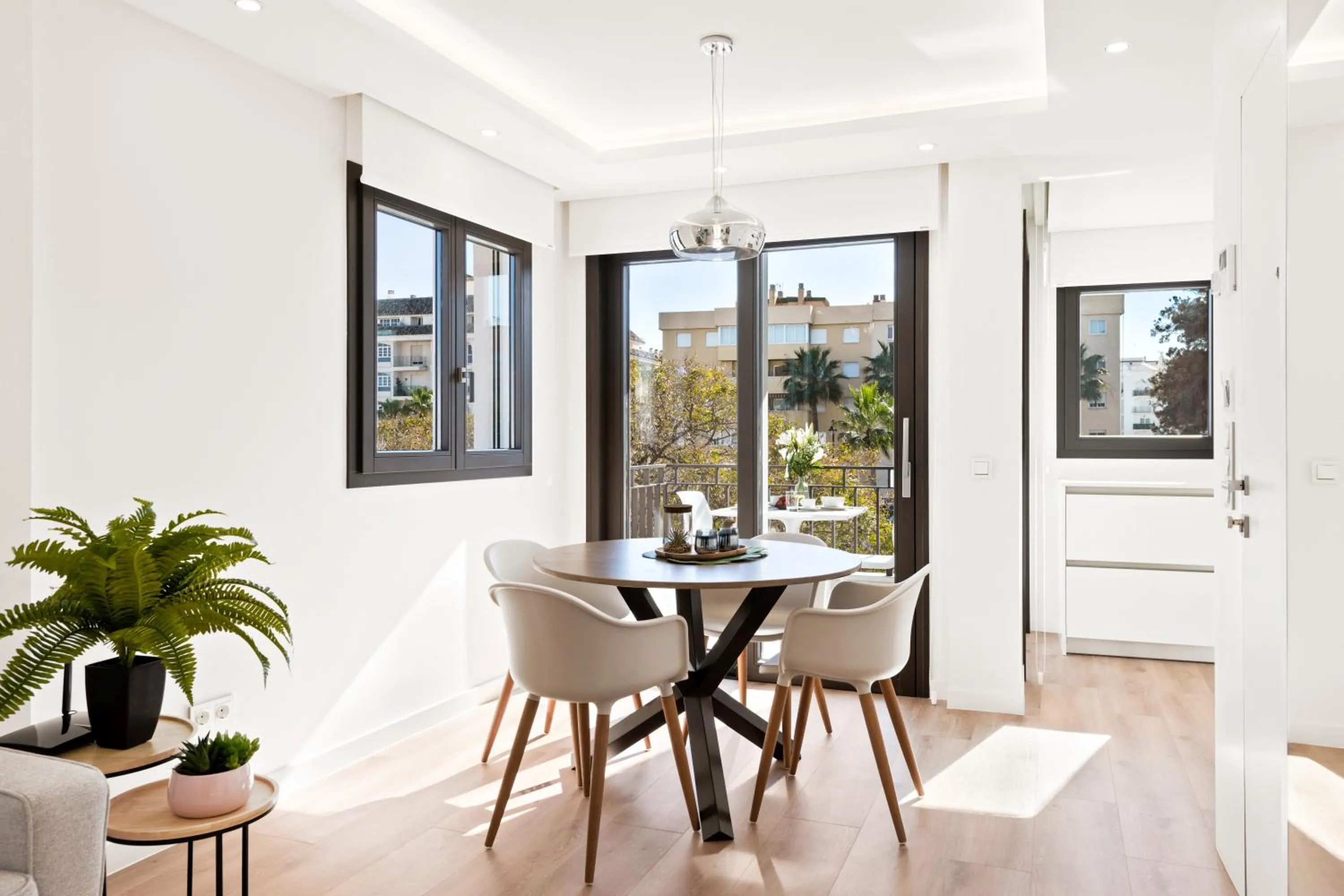 Sunny modern Apartment Perfect located