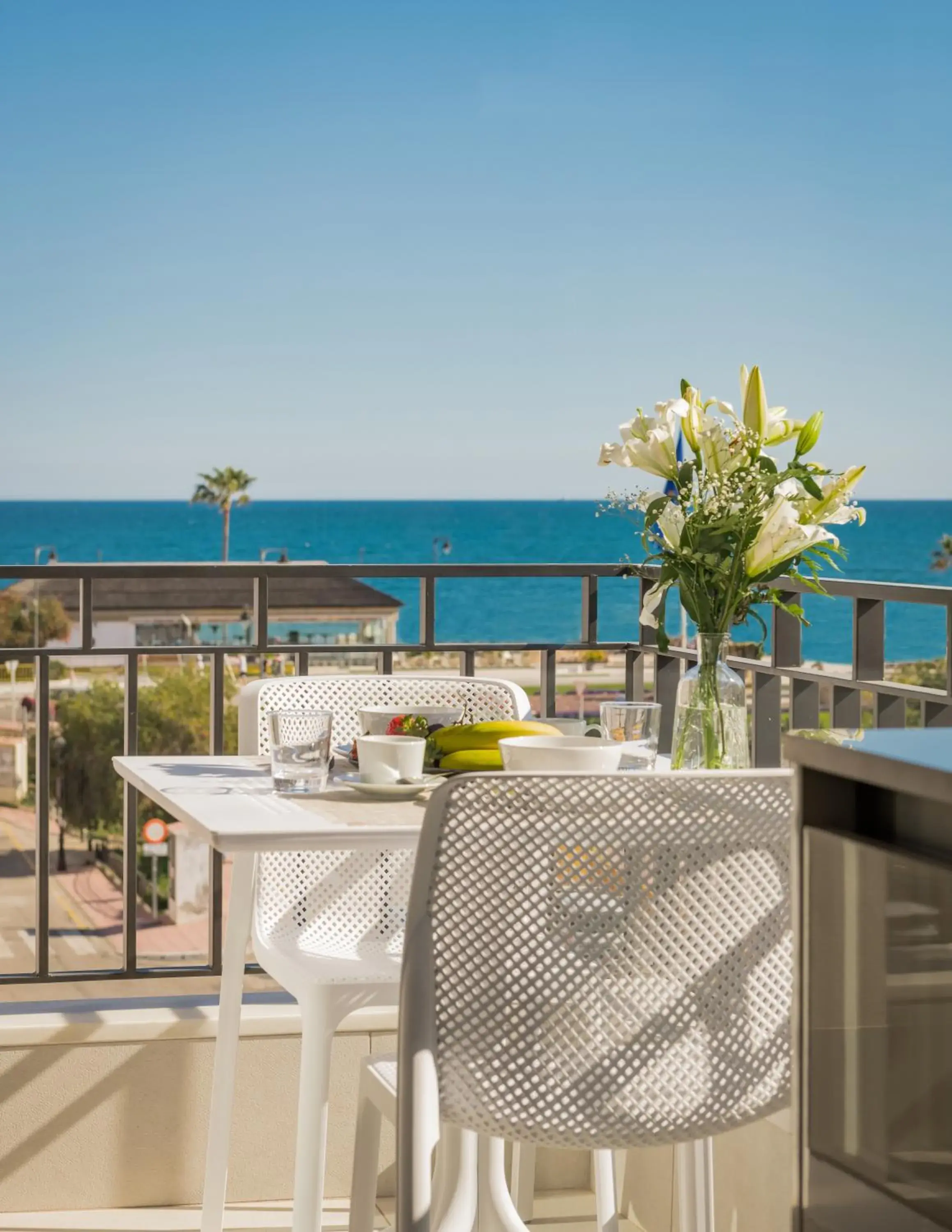 Sunny modern Apartment Perfect located Sunny modern Apartment Perfect located