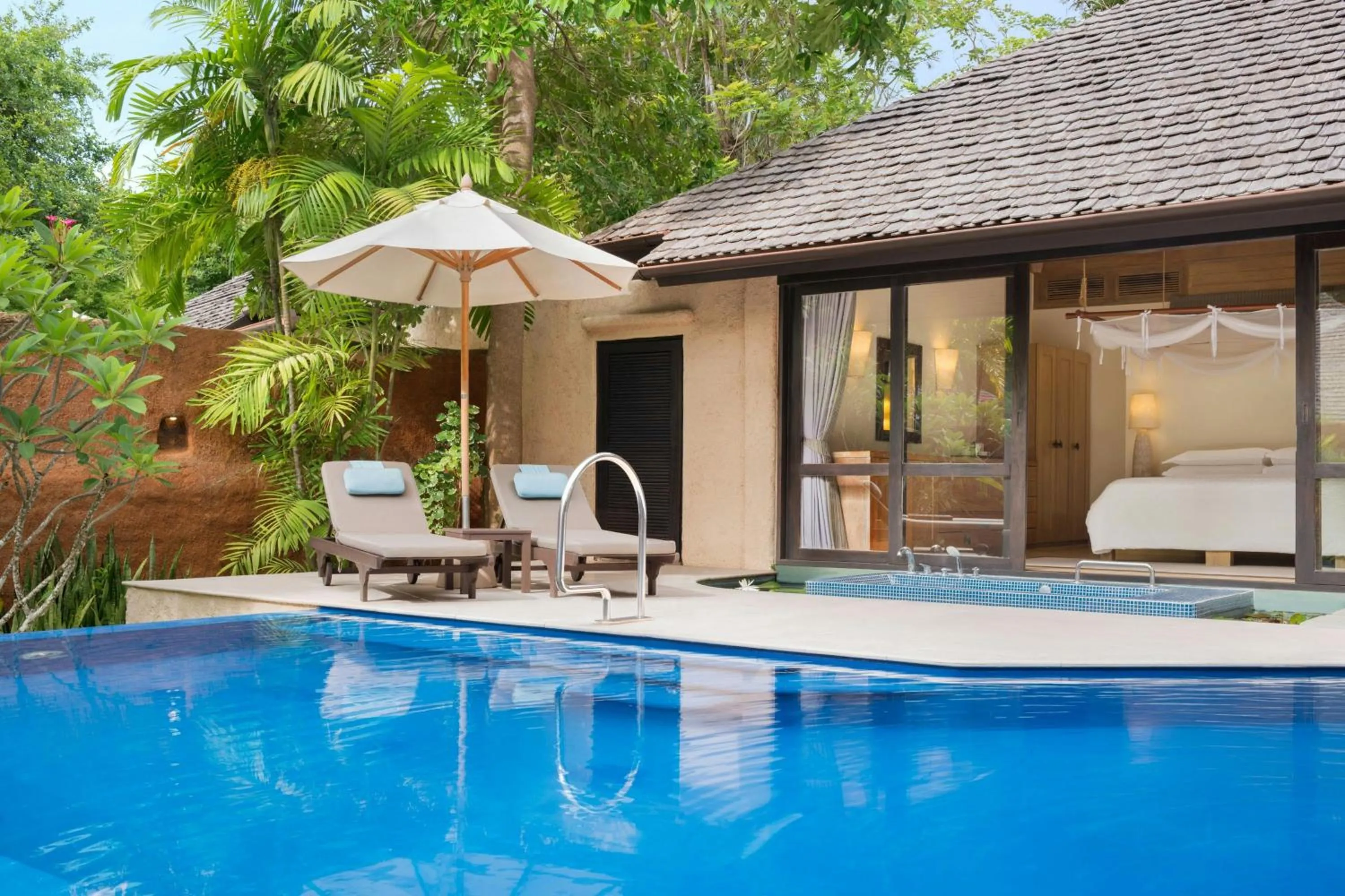 Swimming pool in Sheraton Hua Hin Pranburi Villas