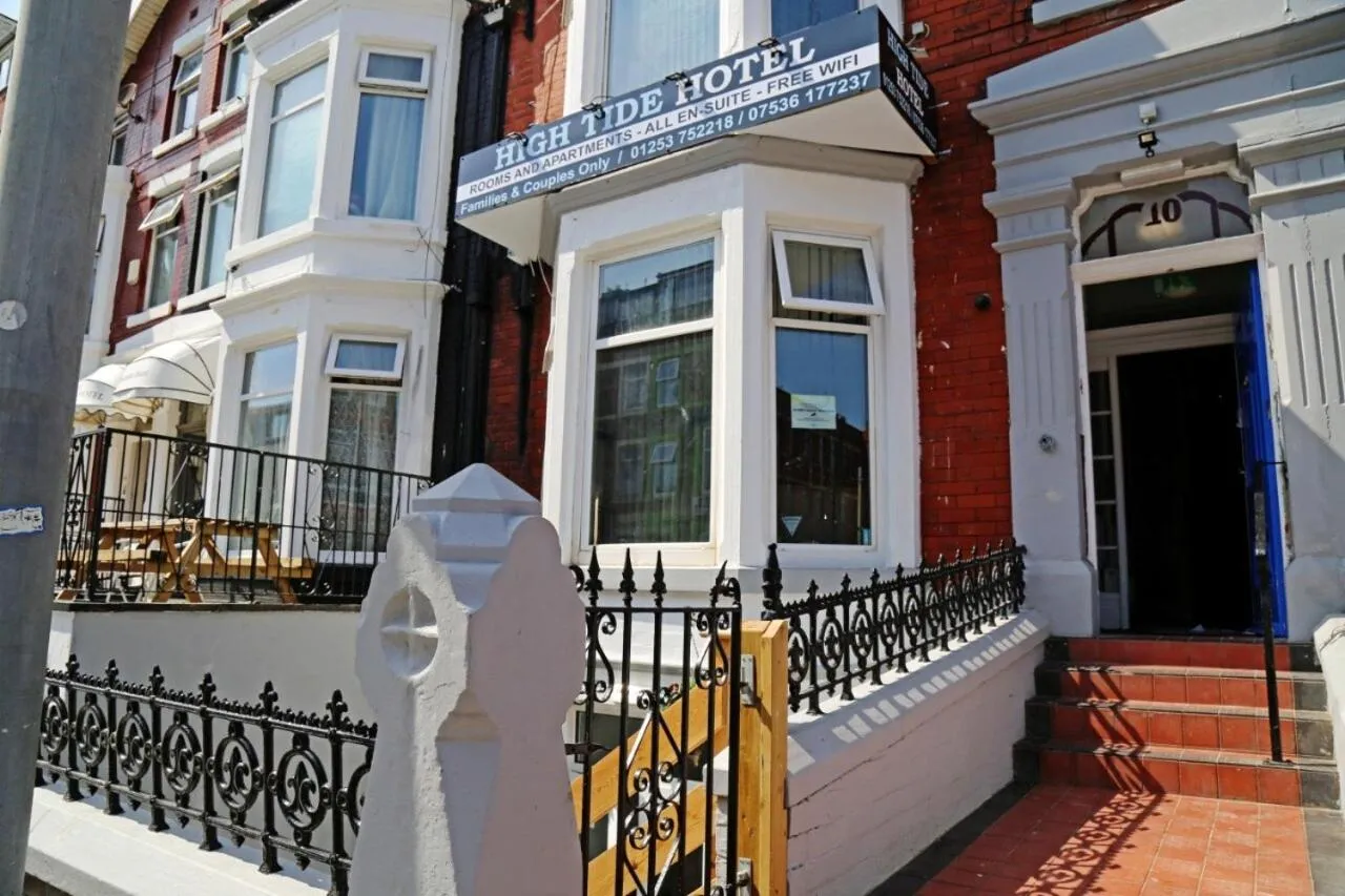 Facade/entrance in High Tide Hotel Oyo
