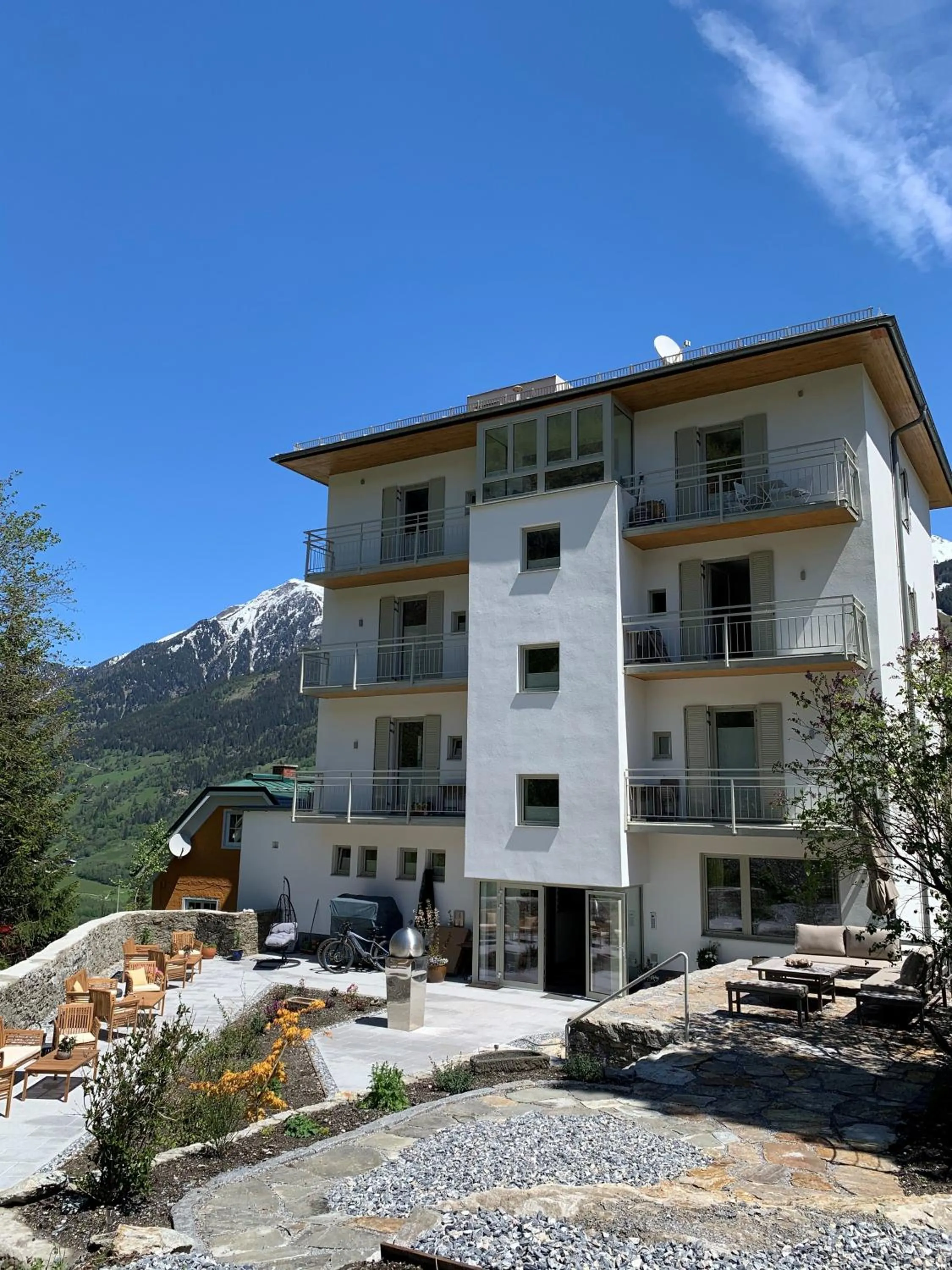 Property building in Nefer, Haus